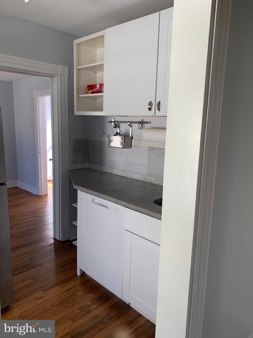 323 3rd STREET E Unit: 3