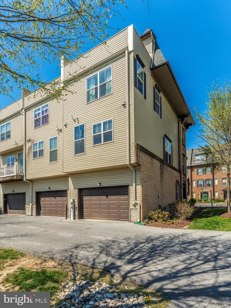 1454 Trafalgar LANE