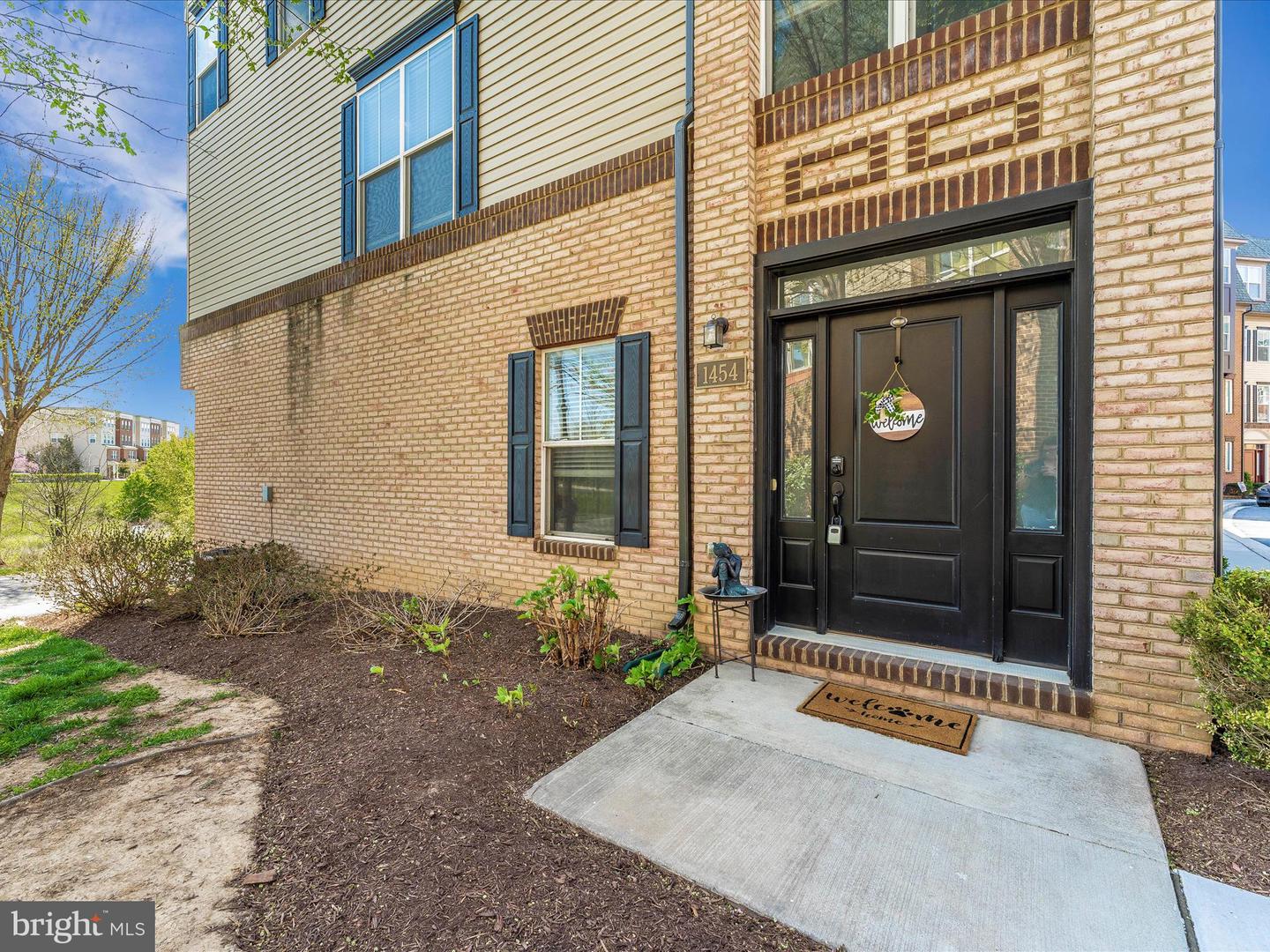 1454 Trafalgar LANE
