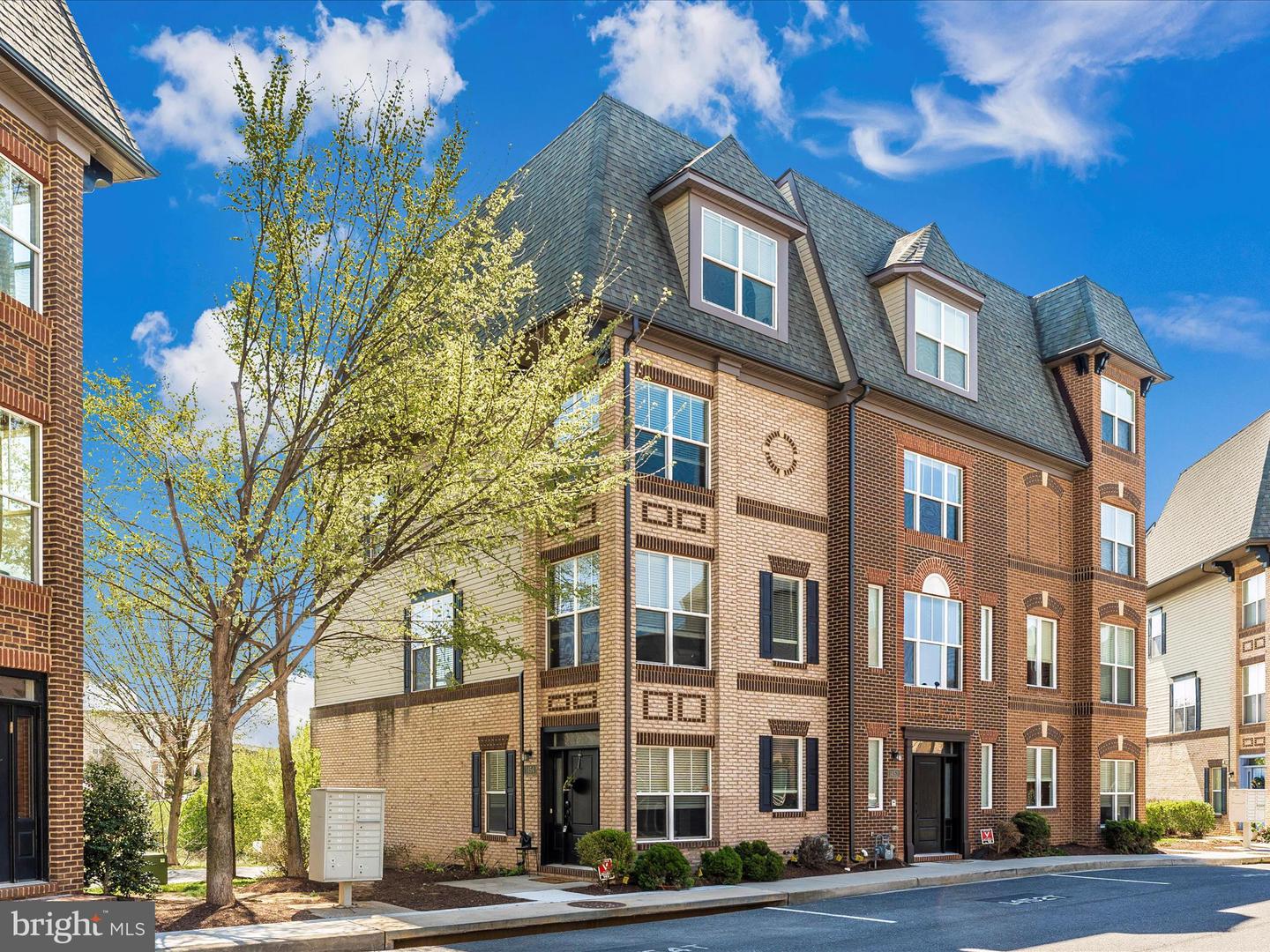 1454 Trafalgar LANE