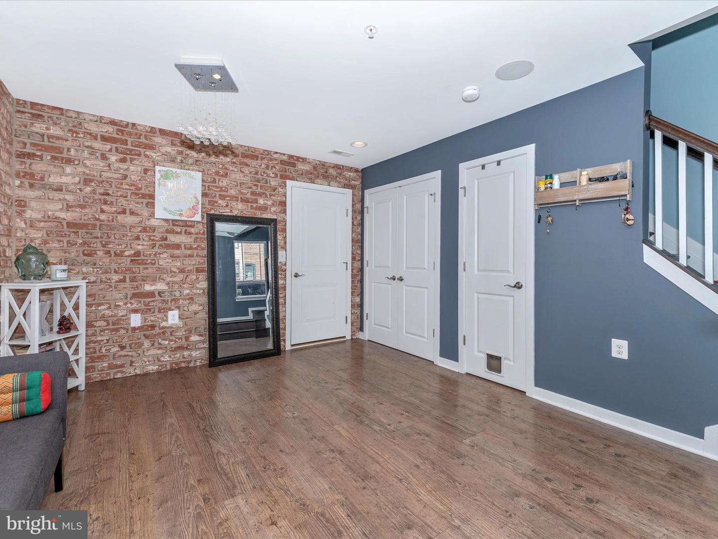 1454 Trafalgar LANE