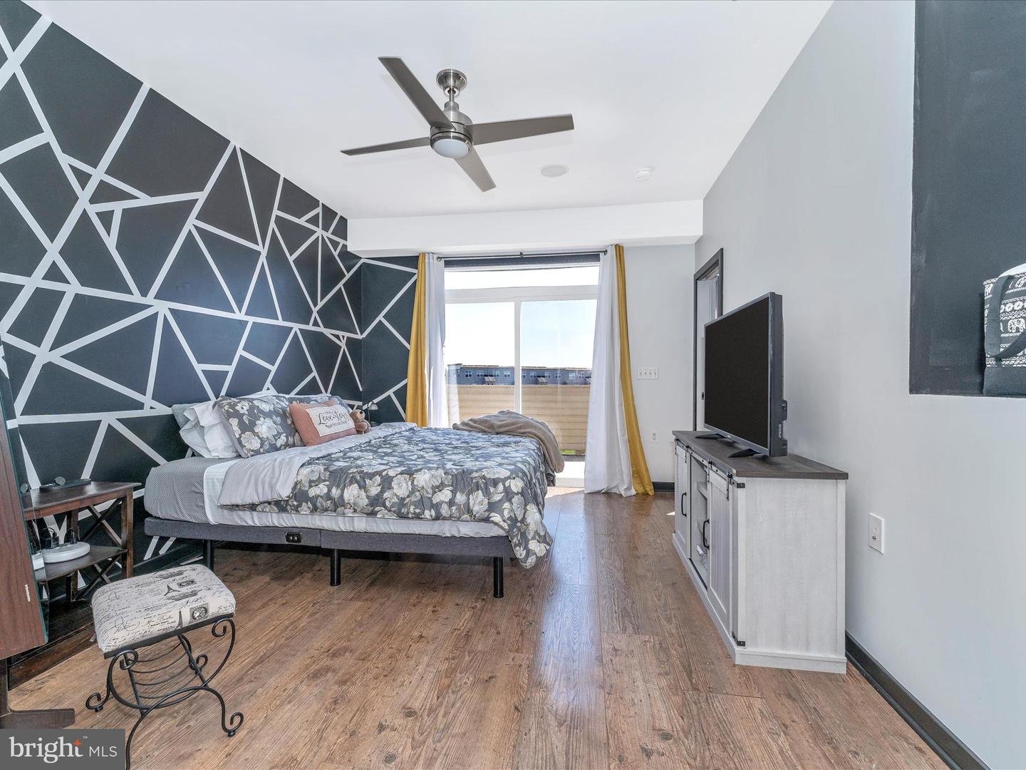 1454 Trafalgar LANE