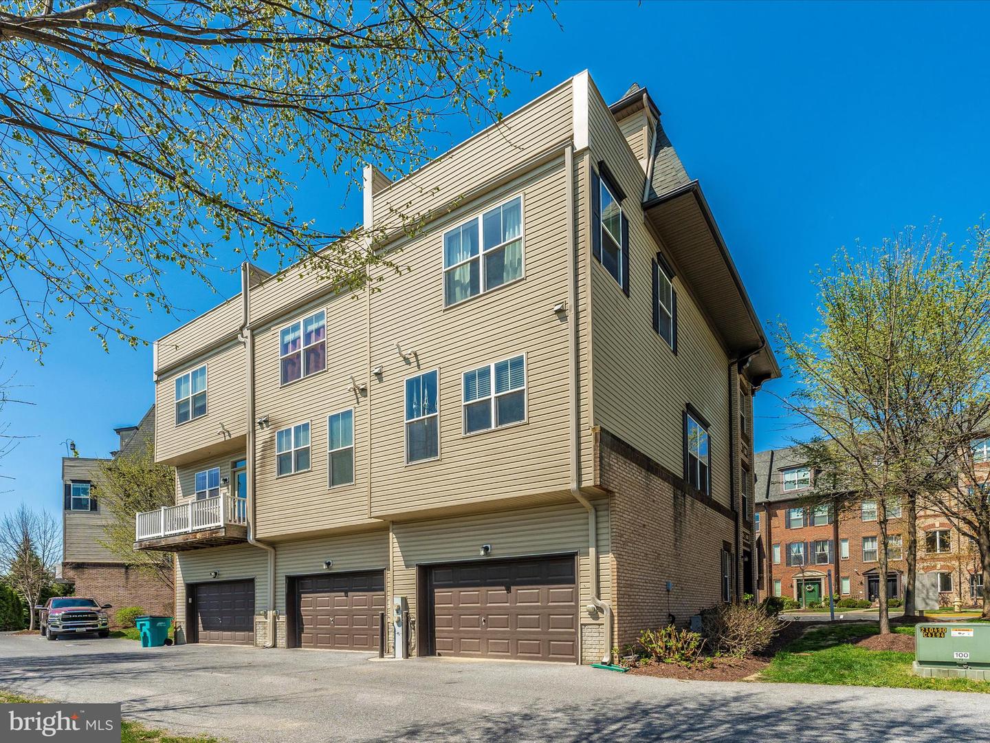 1454 Trafalgar LANE
