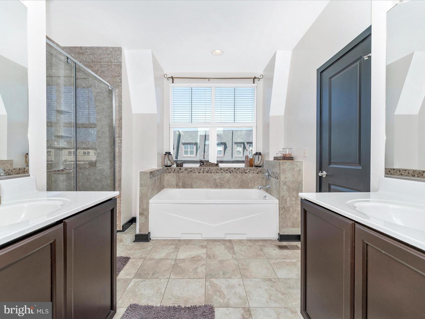 1454 Trafalgar LANE