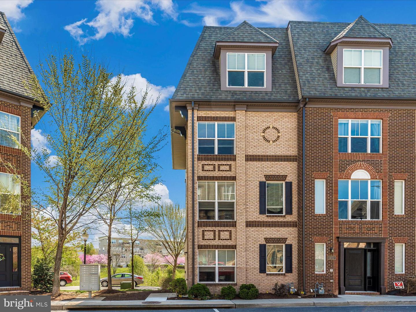 1454 Trafalgar LANE