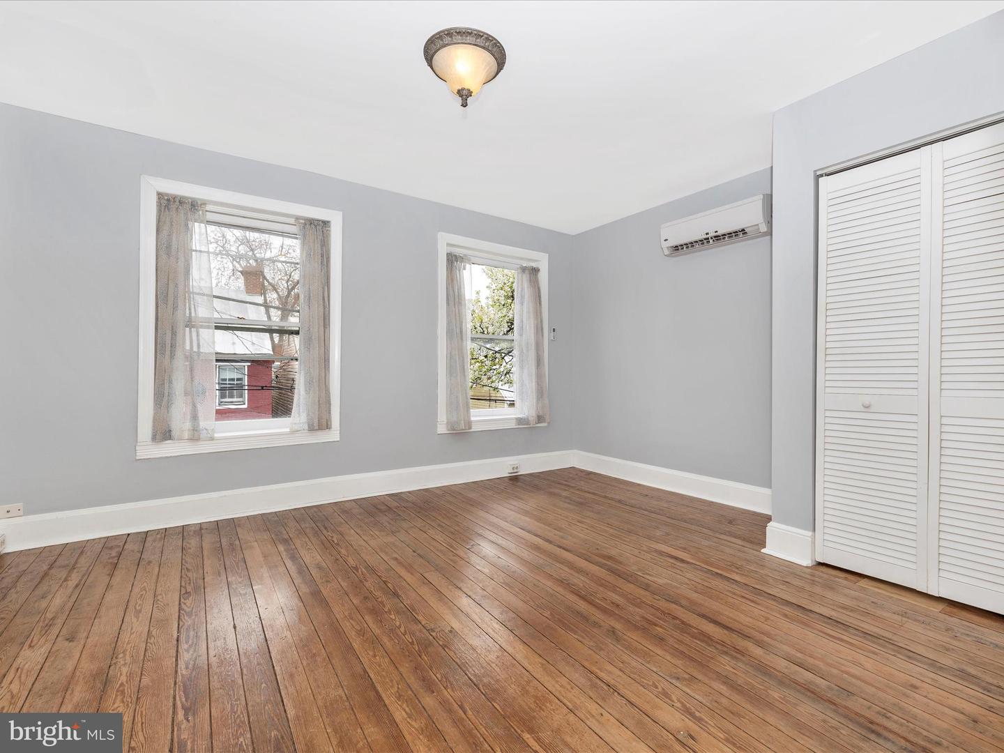 152 W All Saints STREET