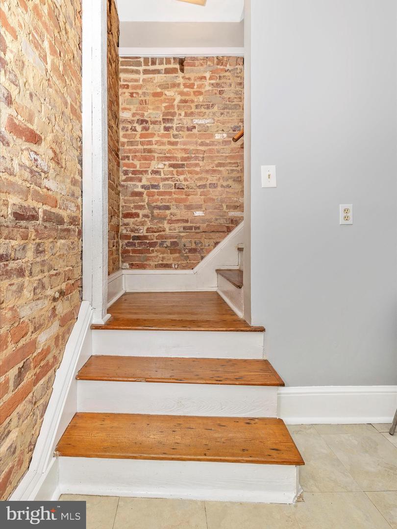 152 W All Saints STREET