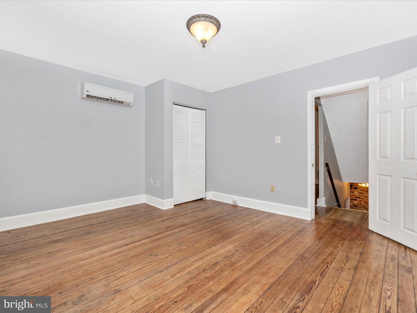 152 W All Saints STREET