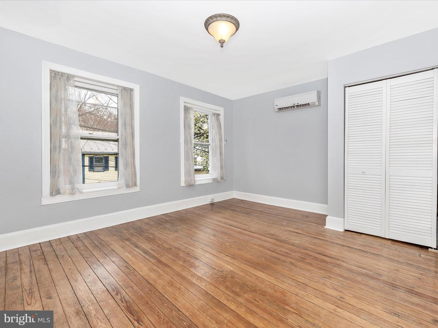 152 W All Saints STREET