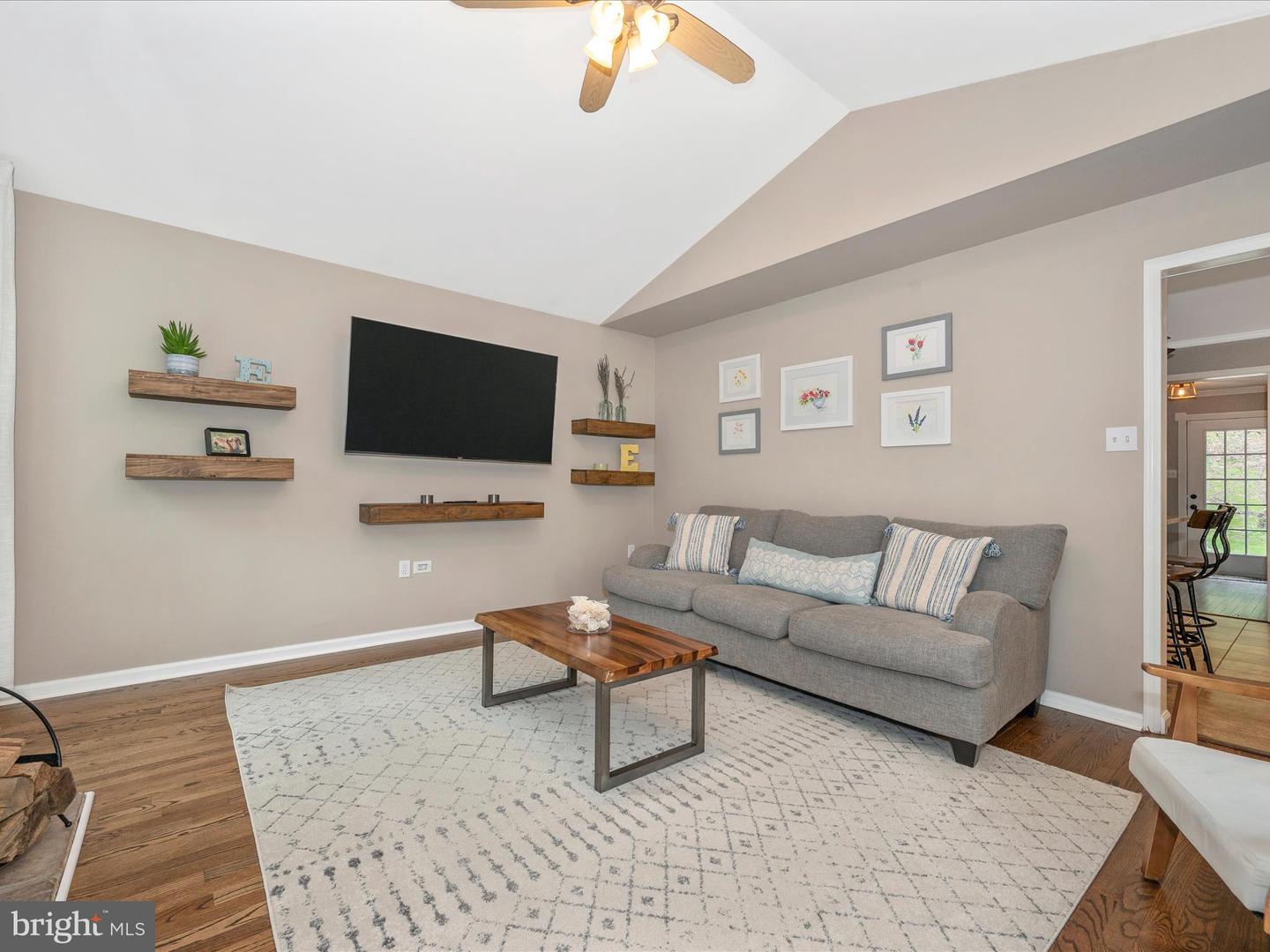 6801 Lakepoint Ov