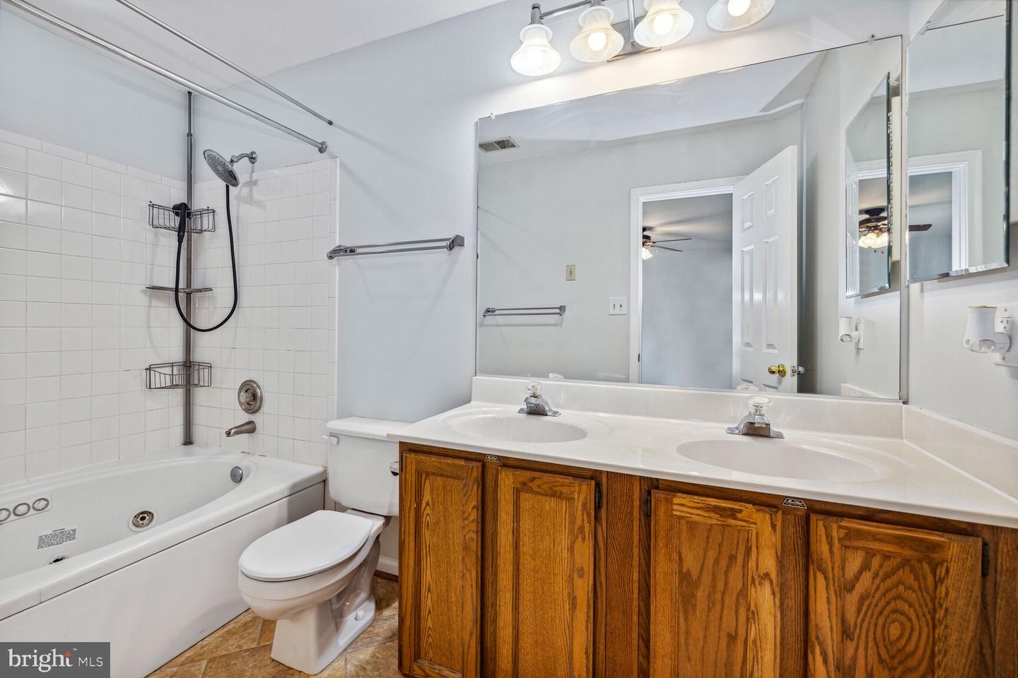 7166 Oberlin CIRCLE