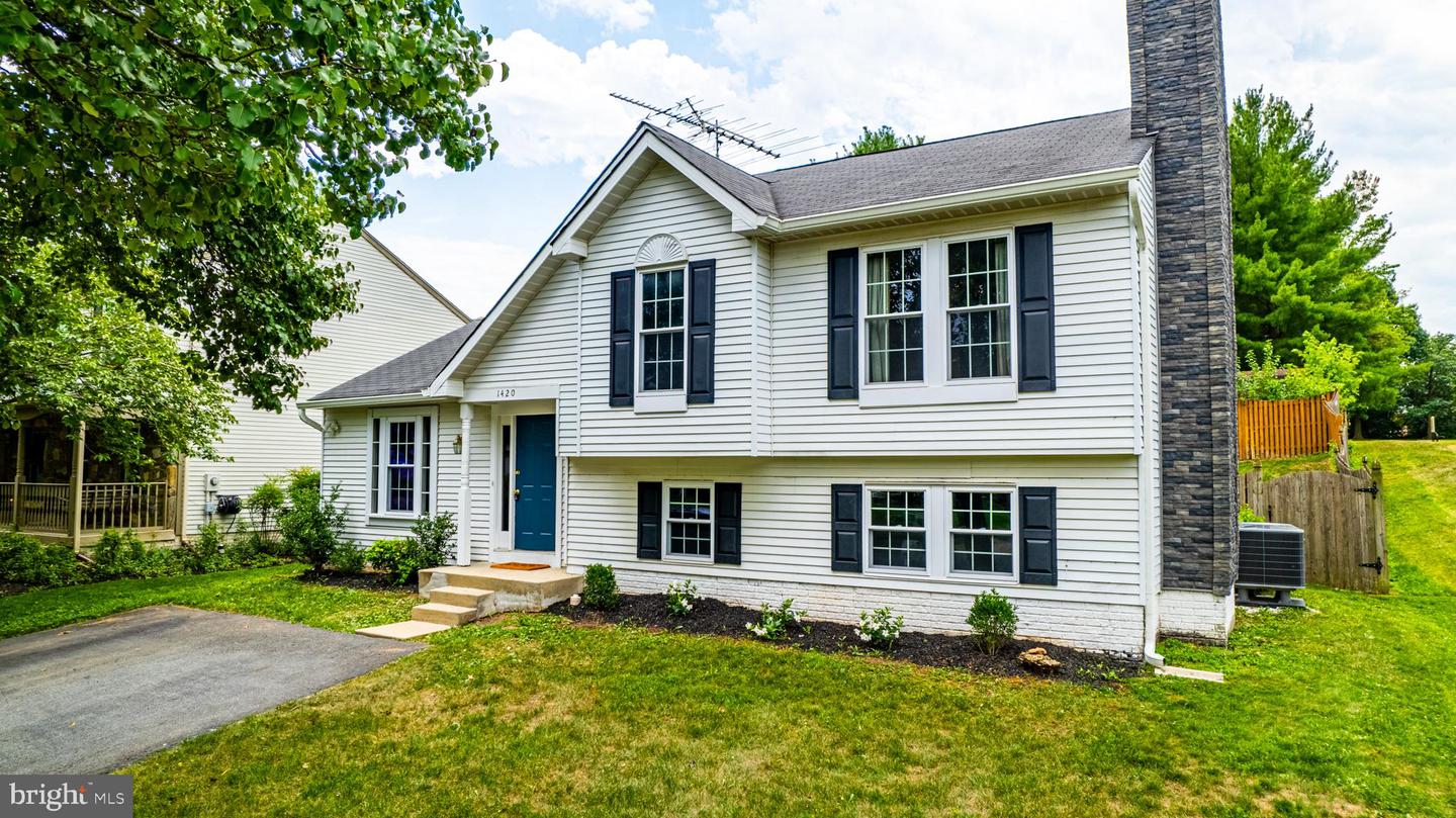 1420 Hunting Horn LANE