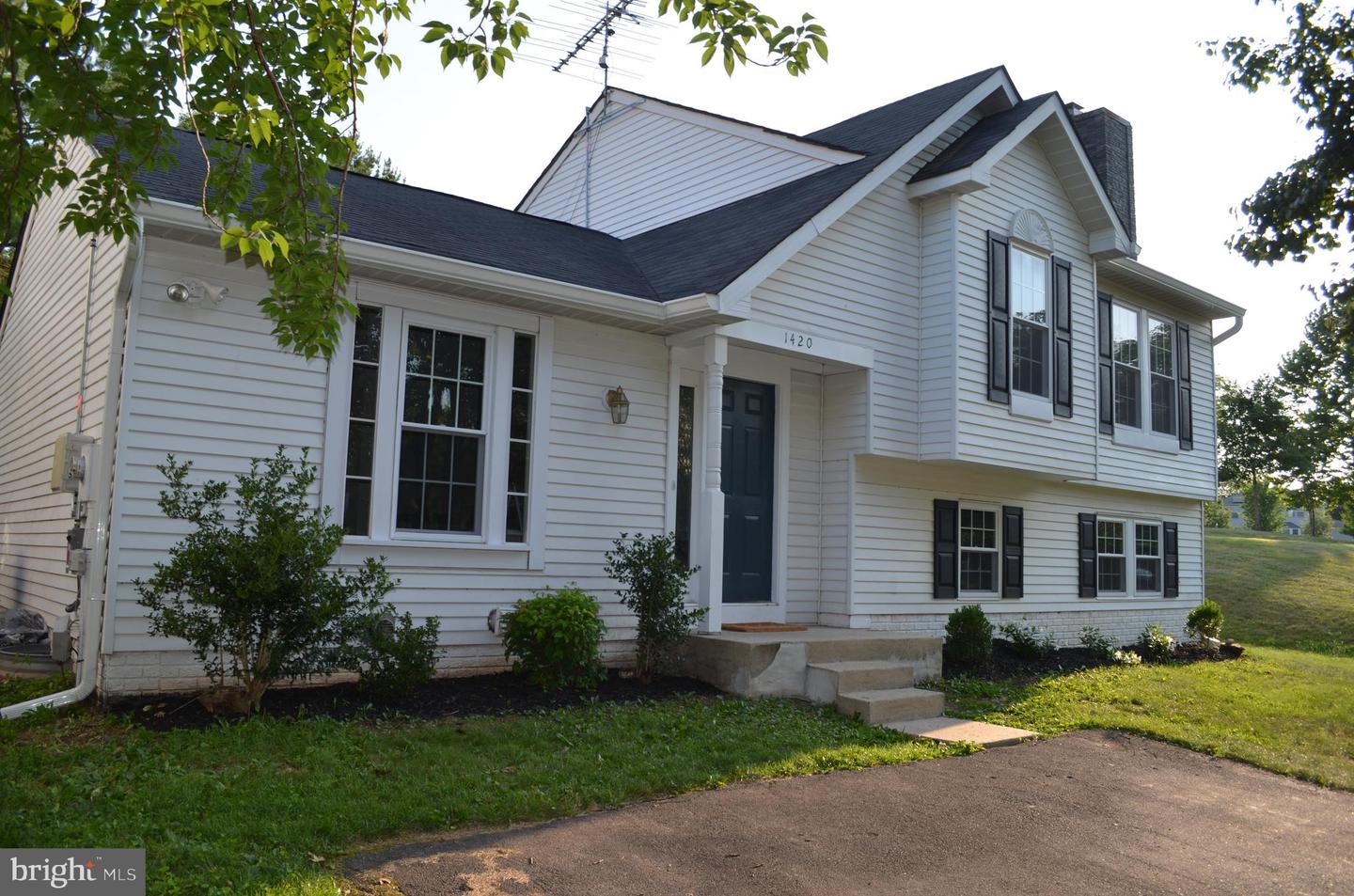 1420 Hunting Horn LANE