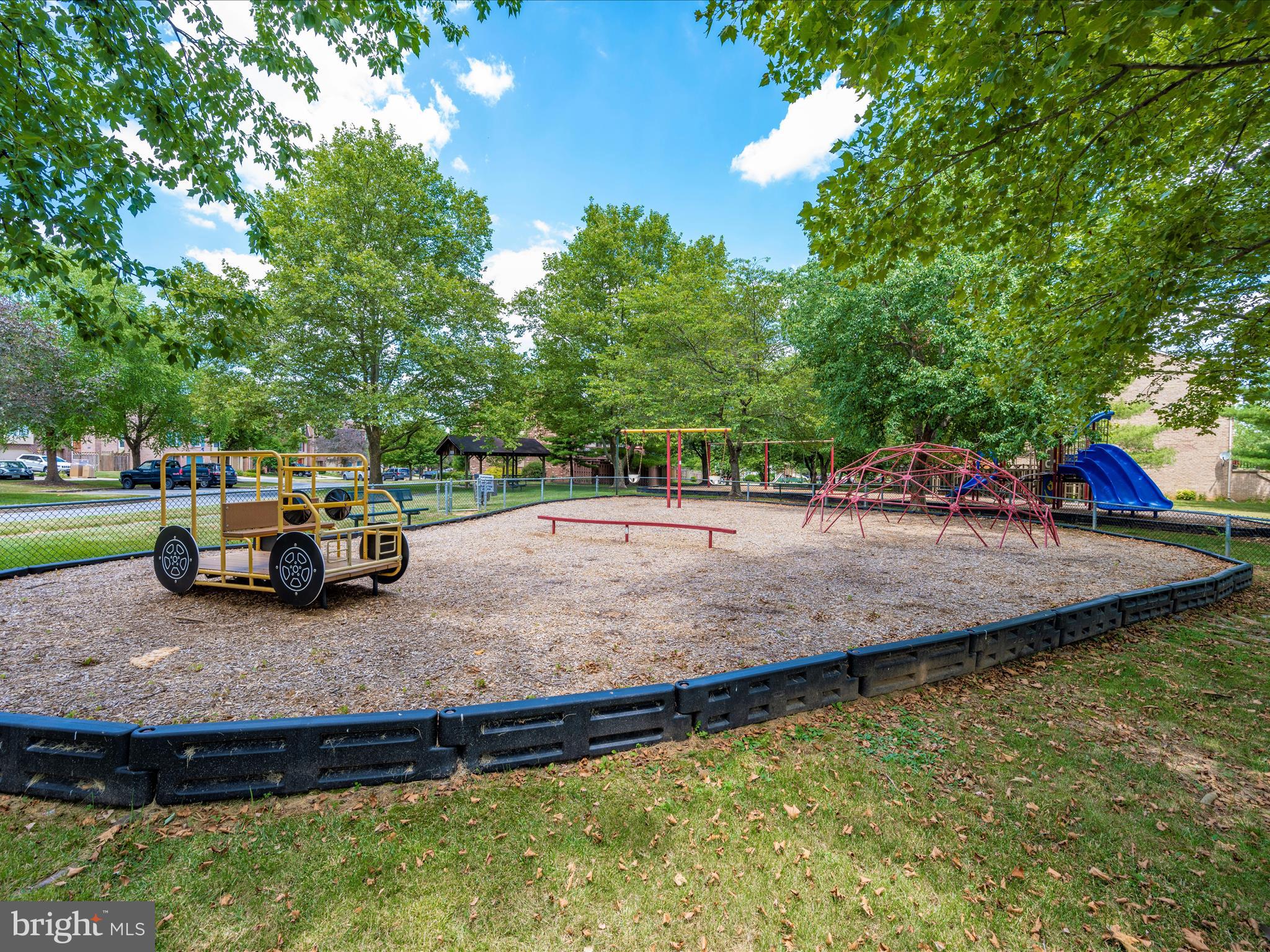 7983 Thrush COURT