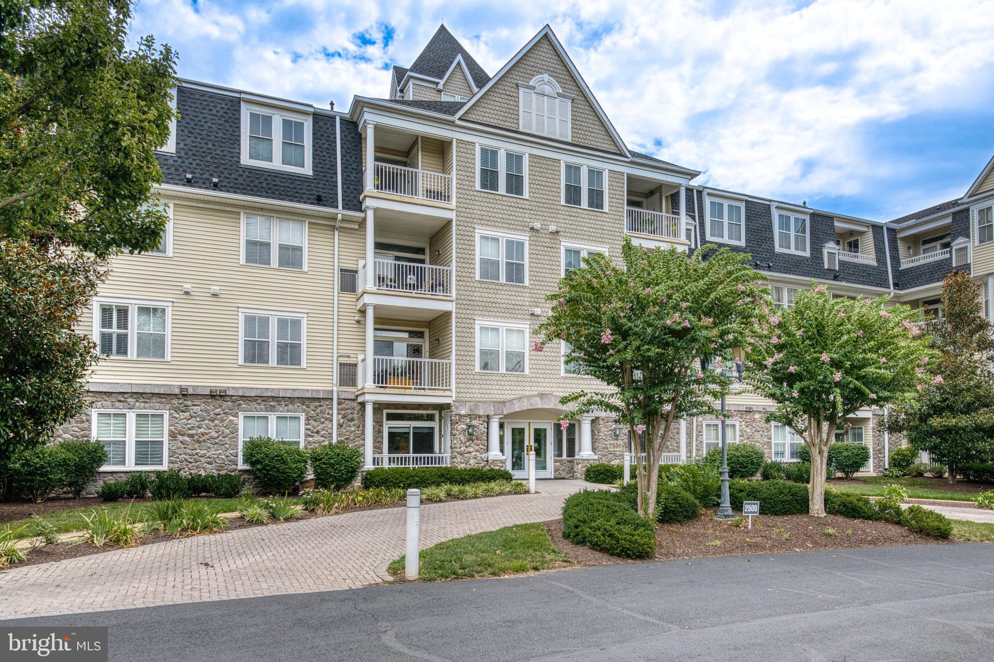 2500 Waterside DRIVE Unit: 303
