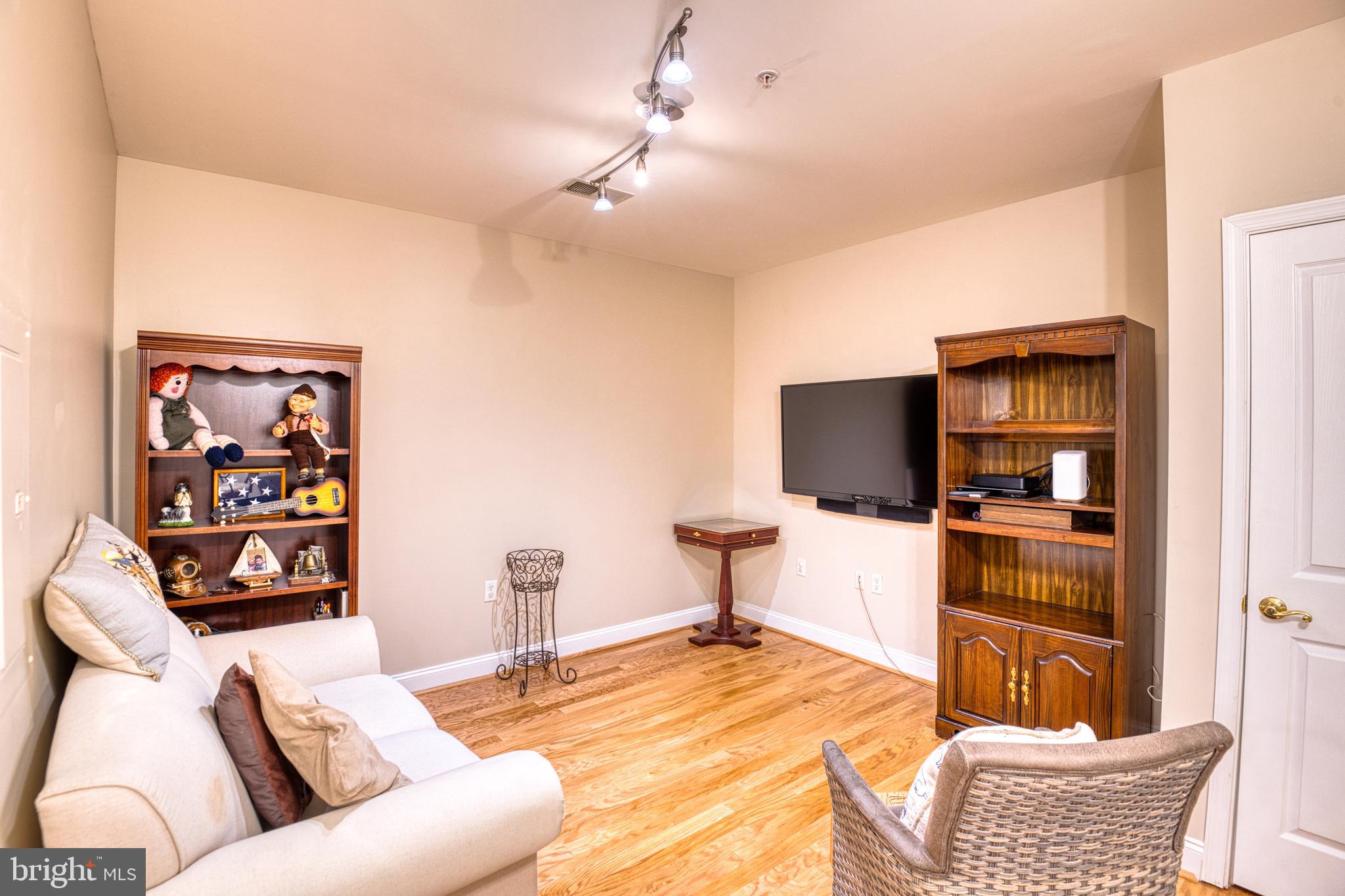 2500 Waterside DRIVE Unit: 303
