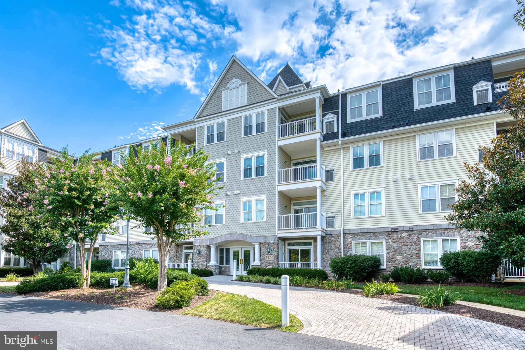 2500 Waterside DRIVE Unit: 303