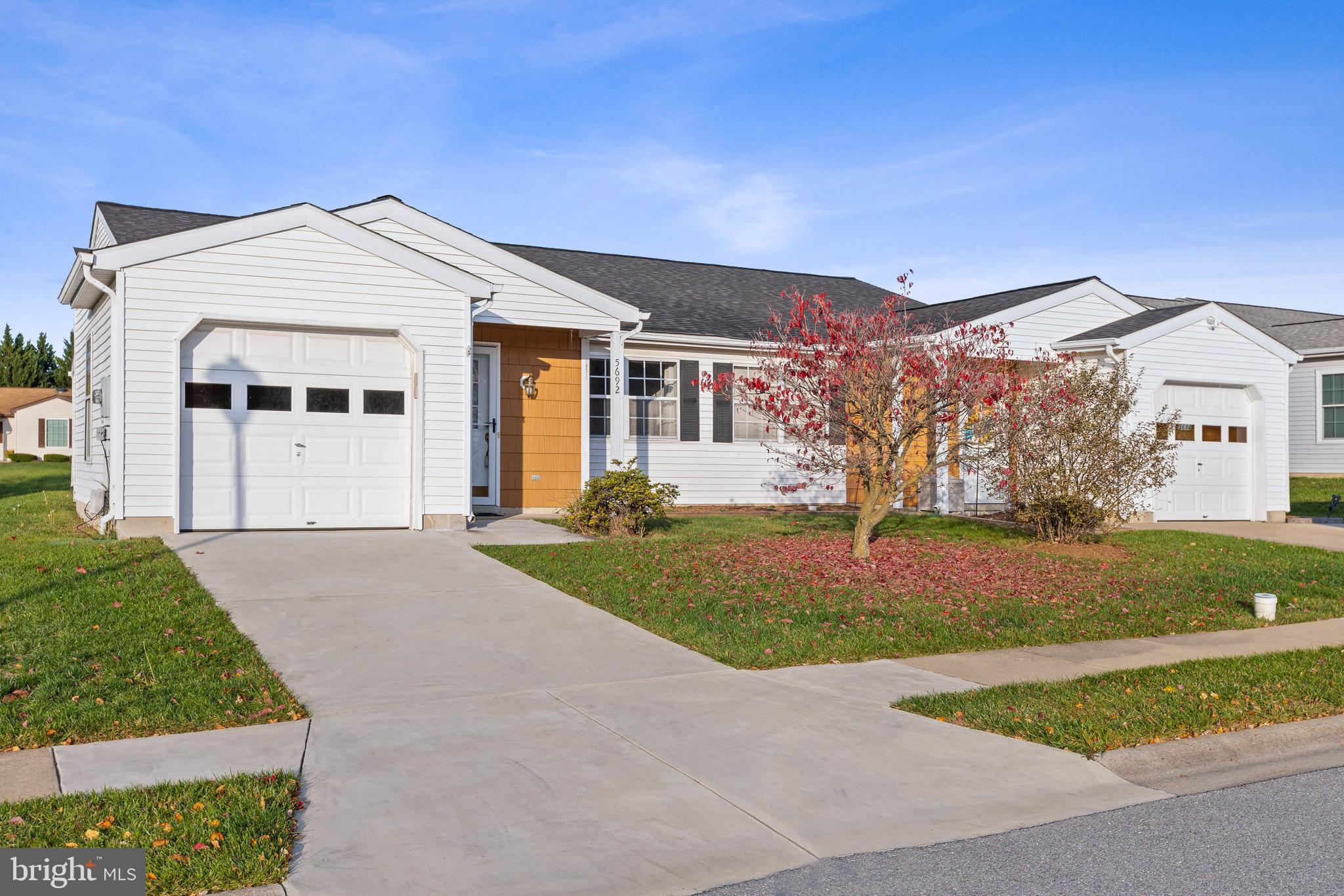 5692 Crabapple DRIVE