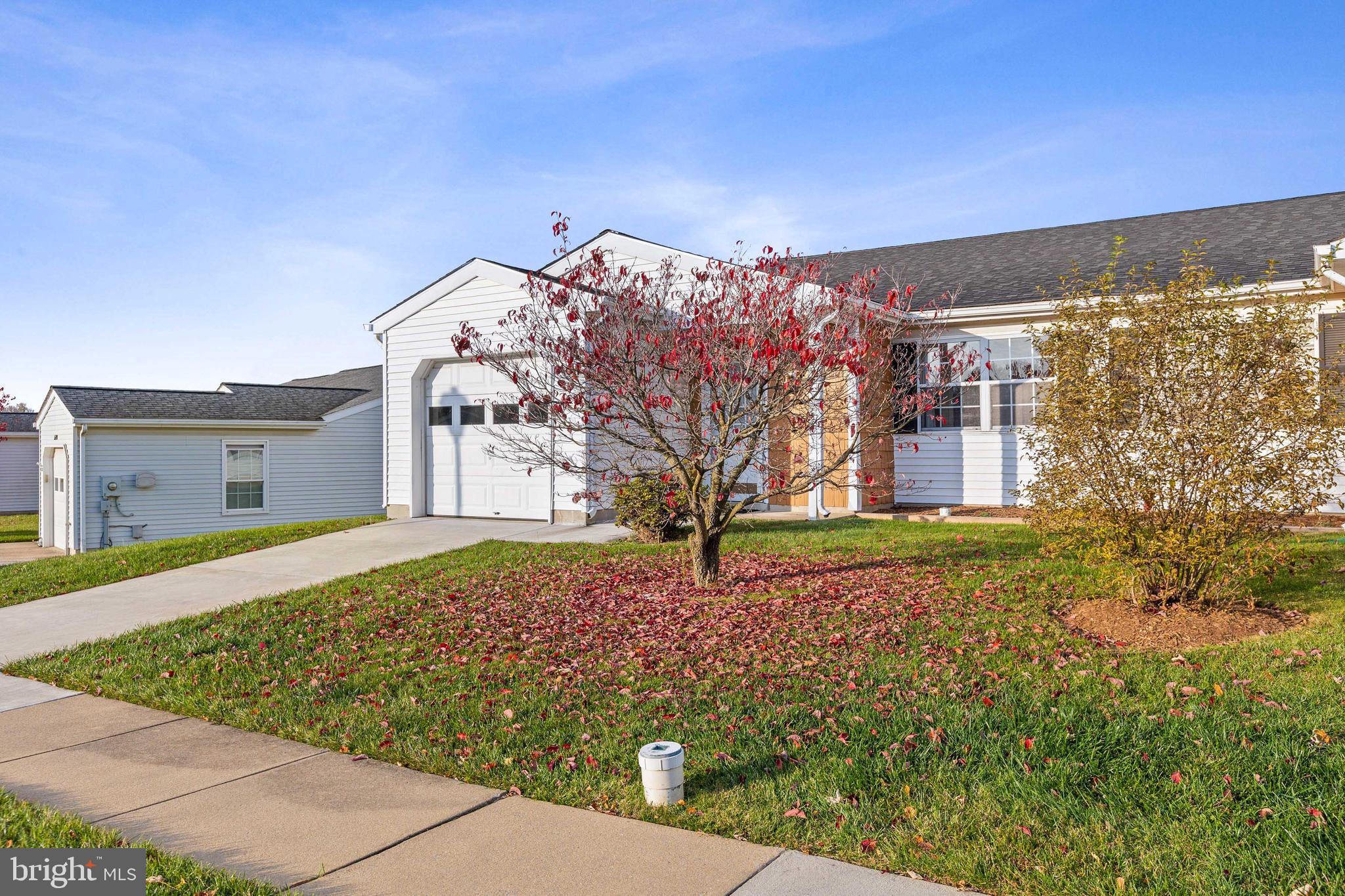 5692 Crabapple DRIVE