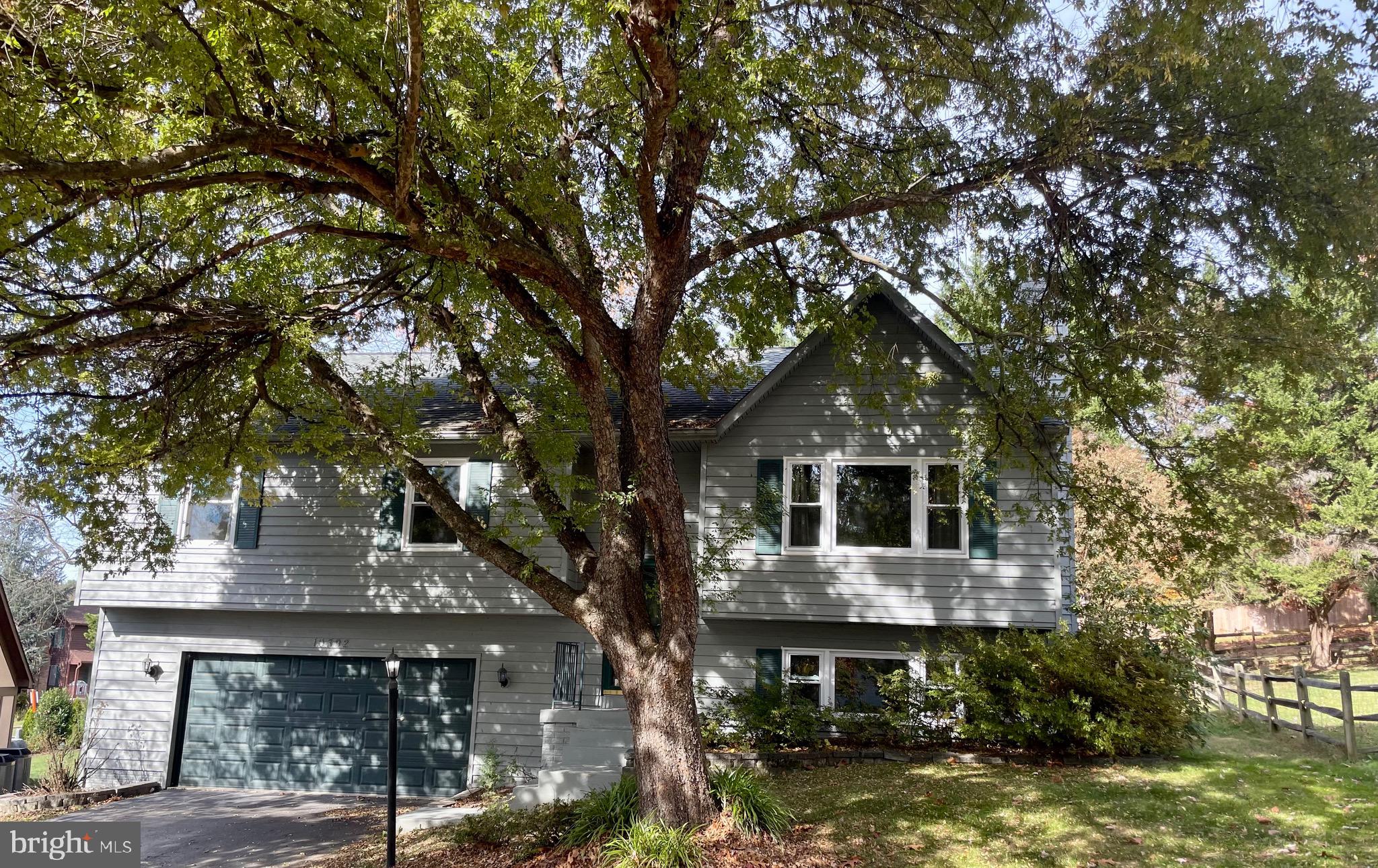 10392 Hedgeapple BEND