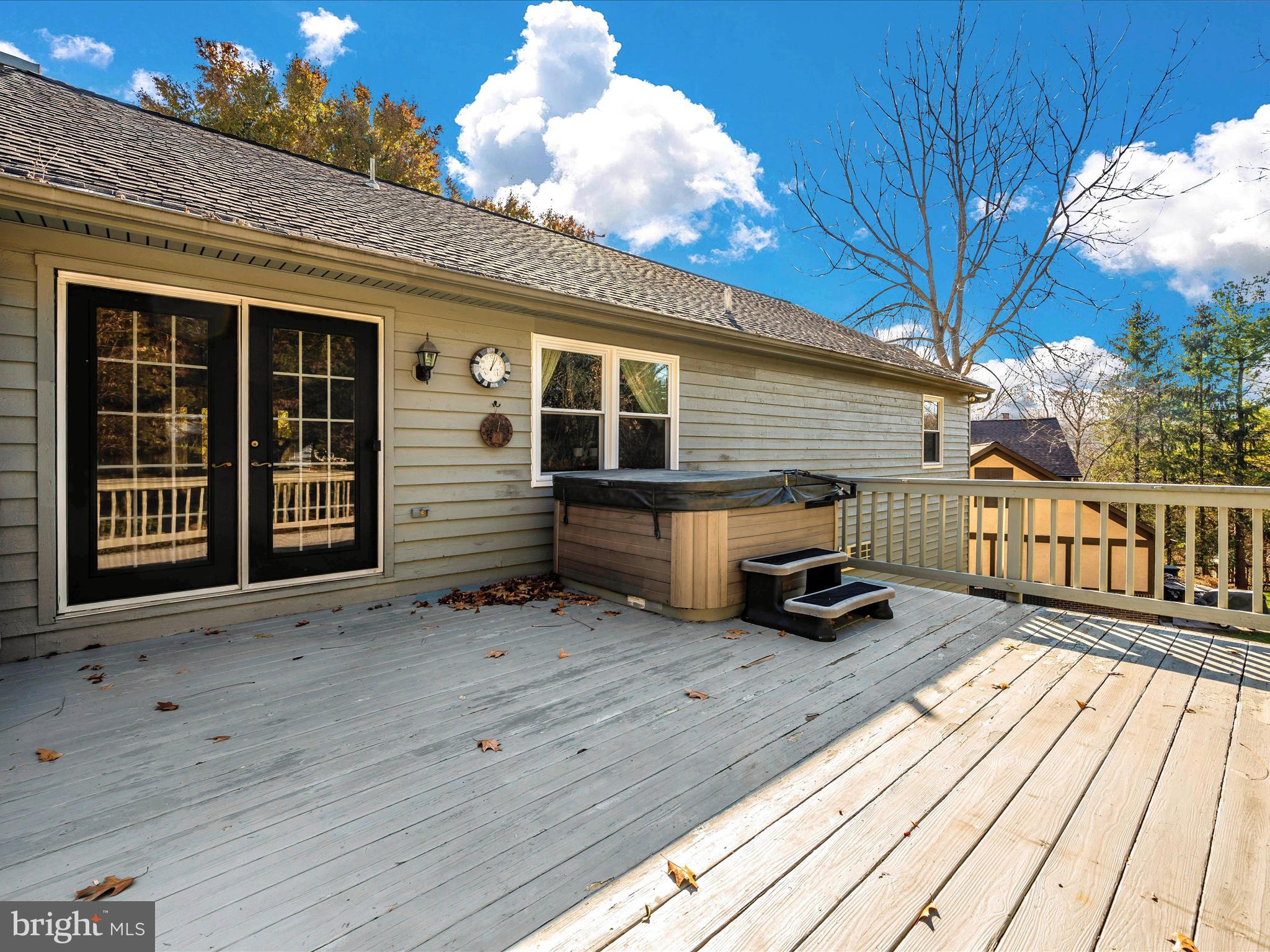 10392 Hedgeapple BEND