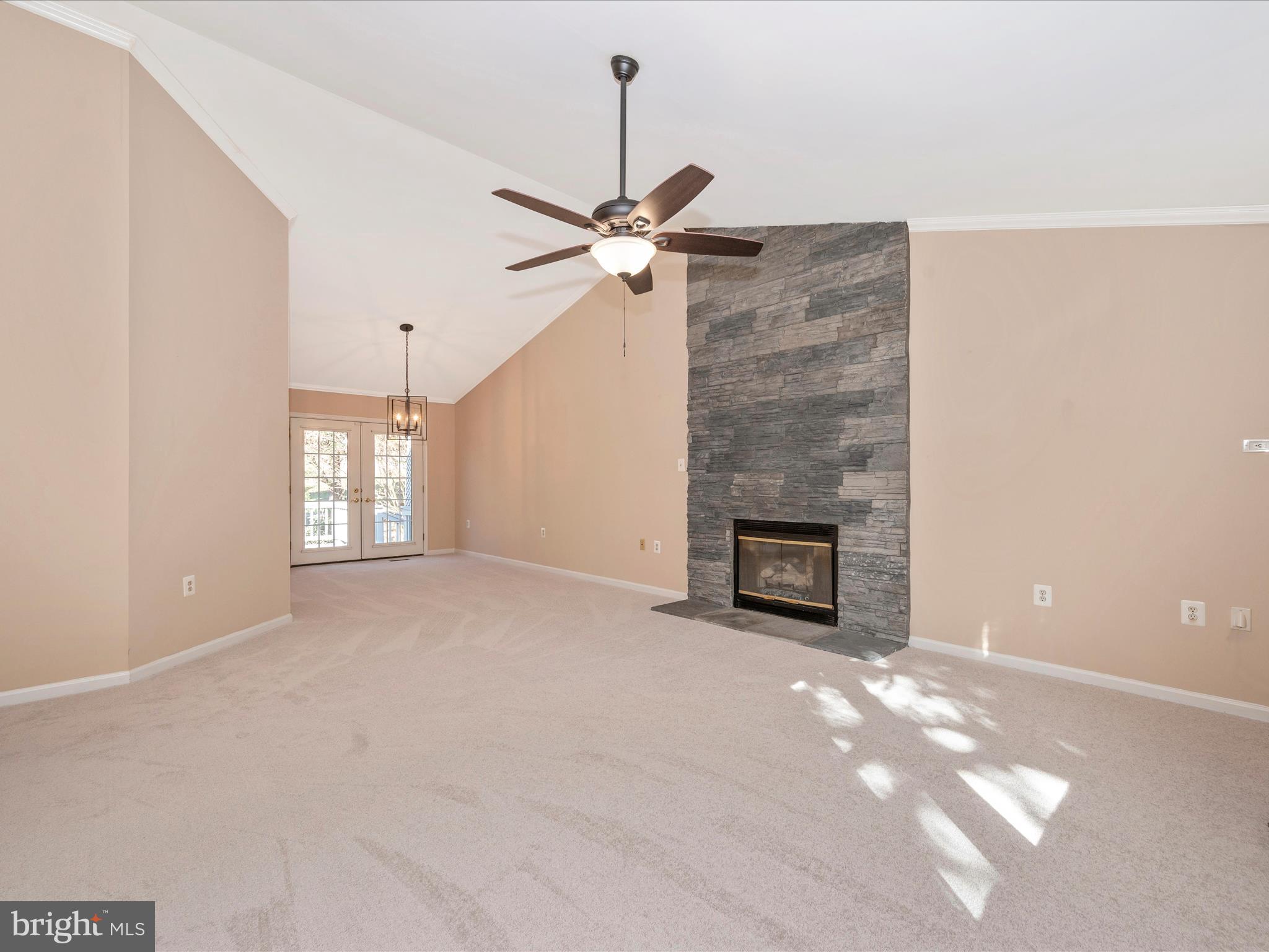 10392 Hedgeapple BEND