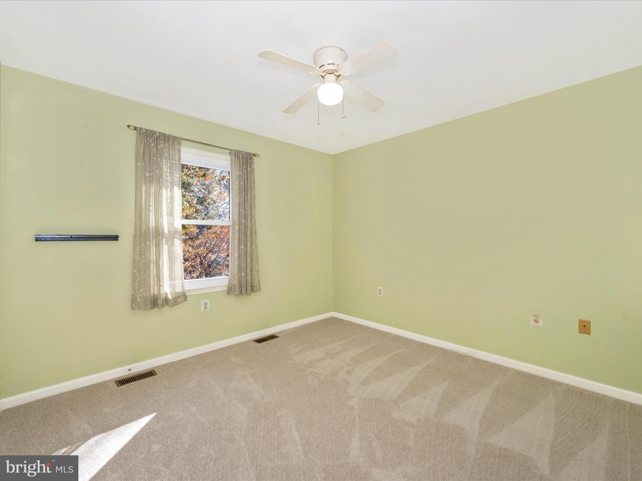 10392 Hedgeapple BEND