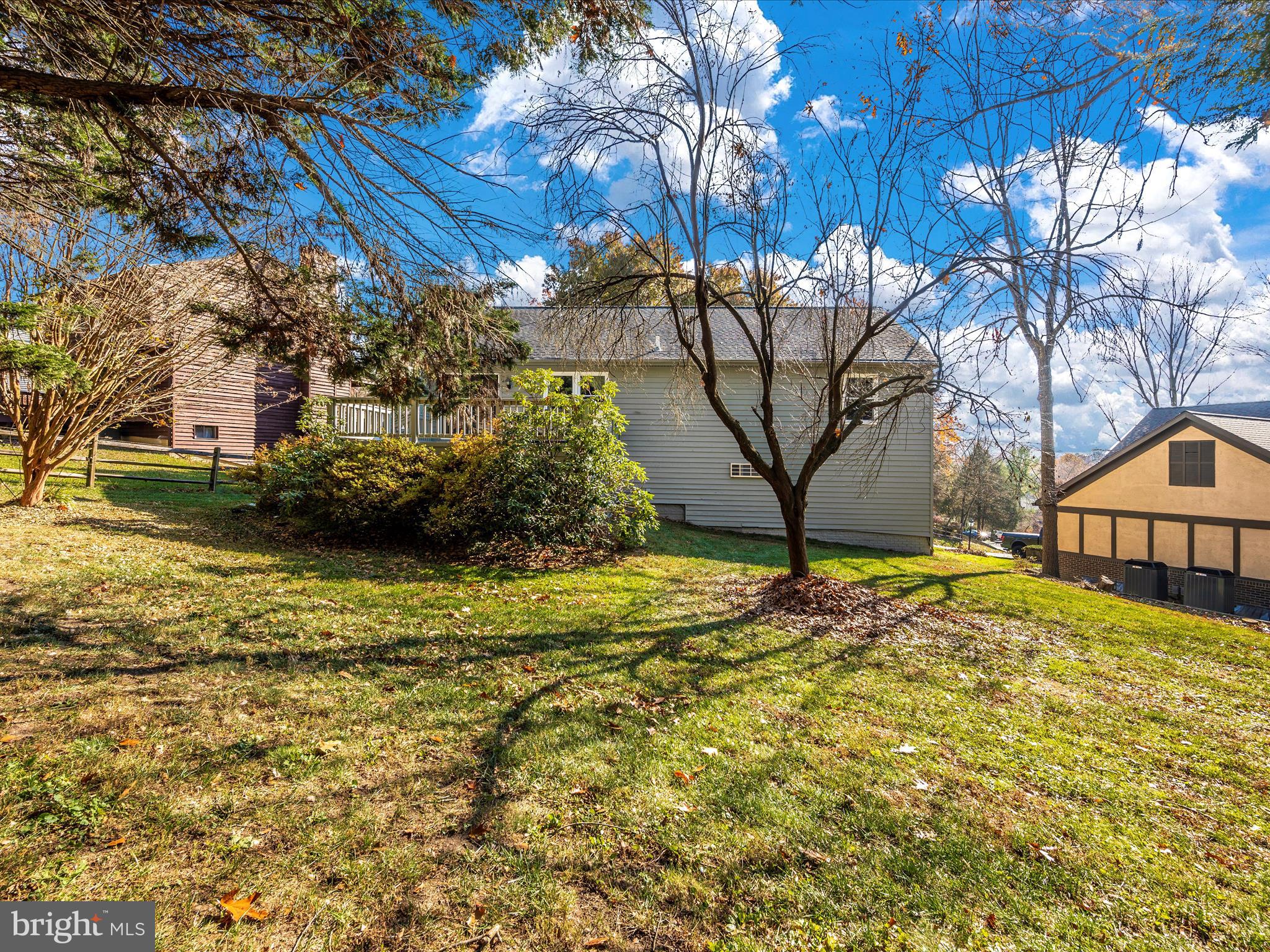 10392 Hedgeapple BEND