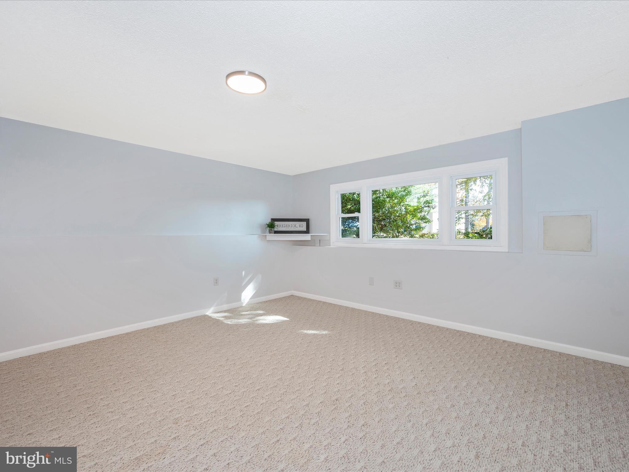 10392 Hedgeapple BEND