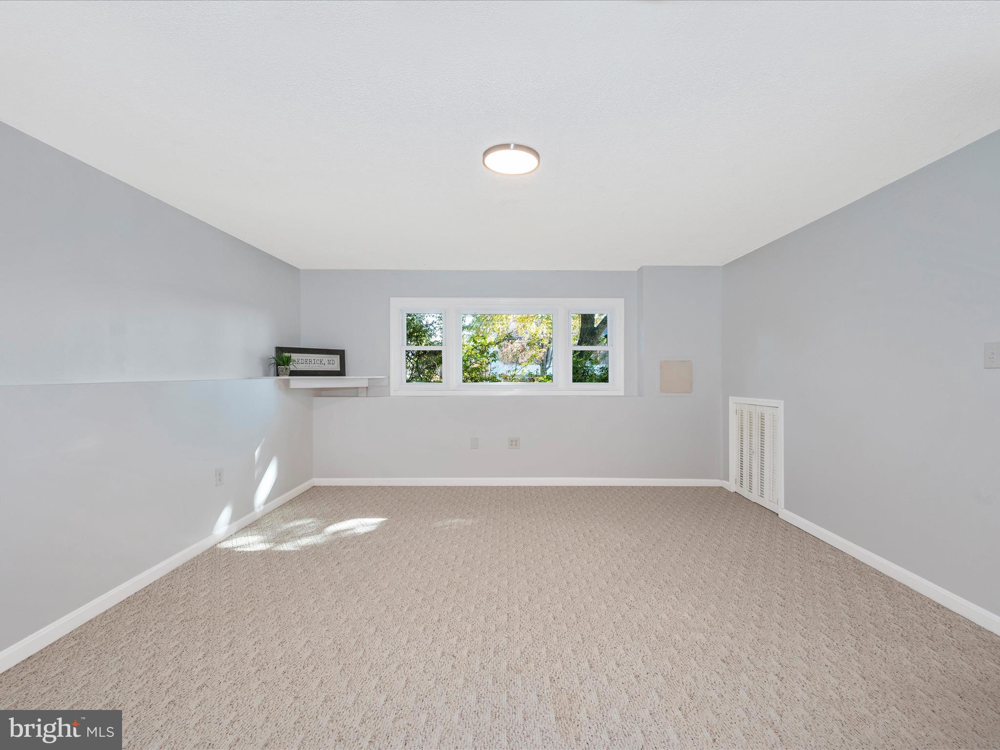 10392 Hedgeapple BEND