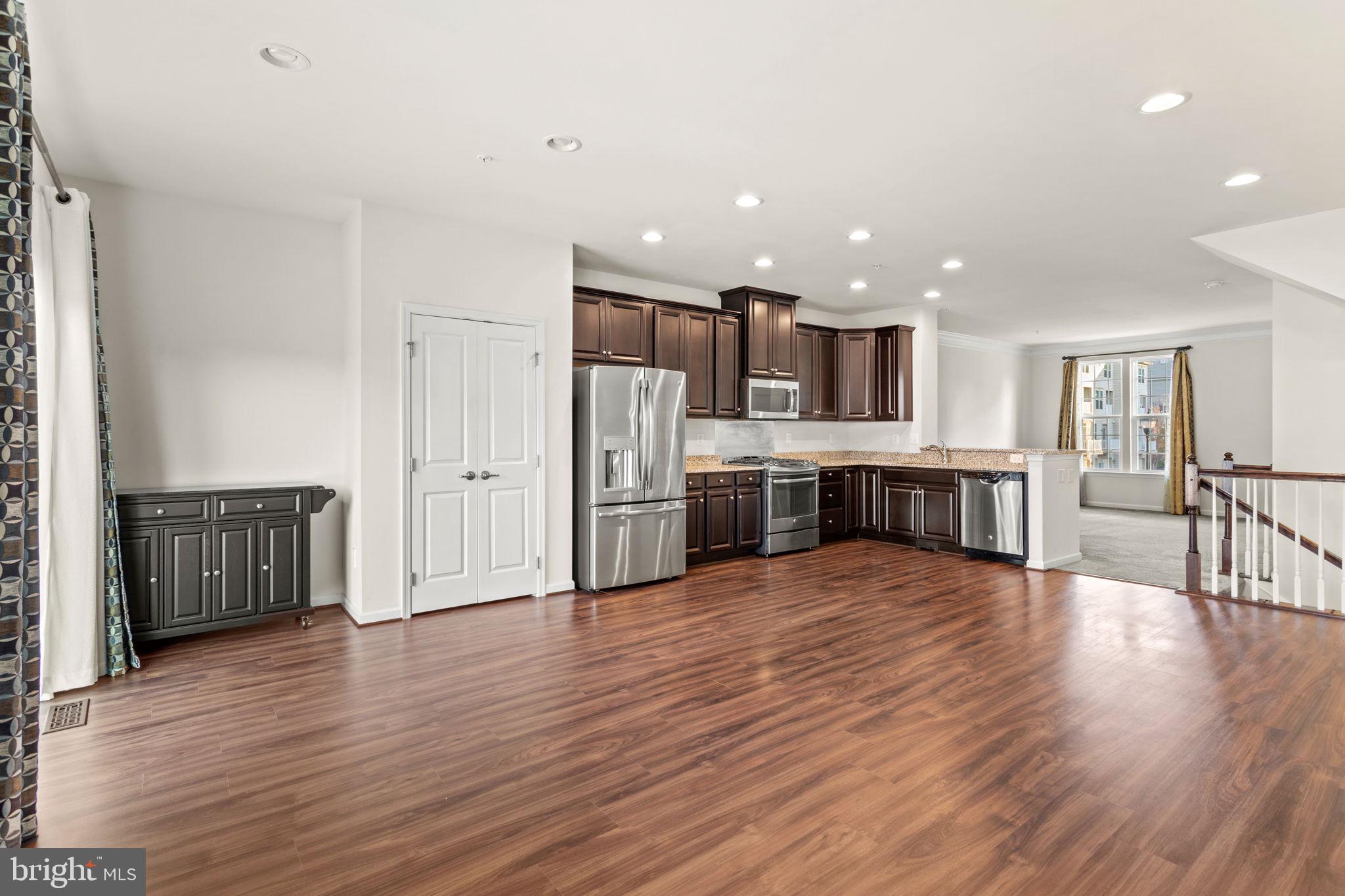 6405 Walcott LANE