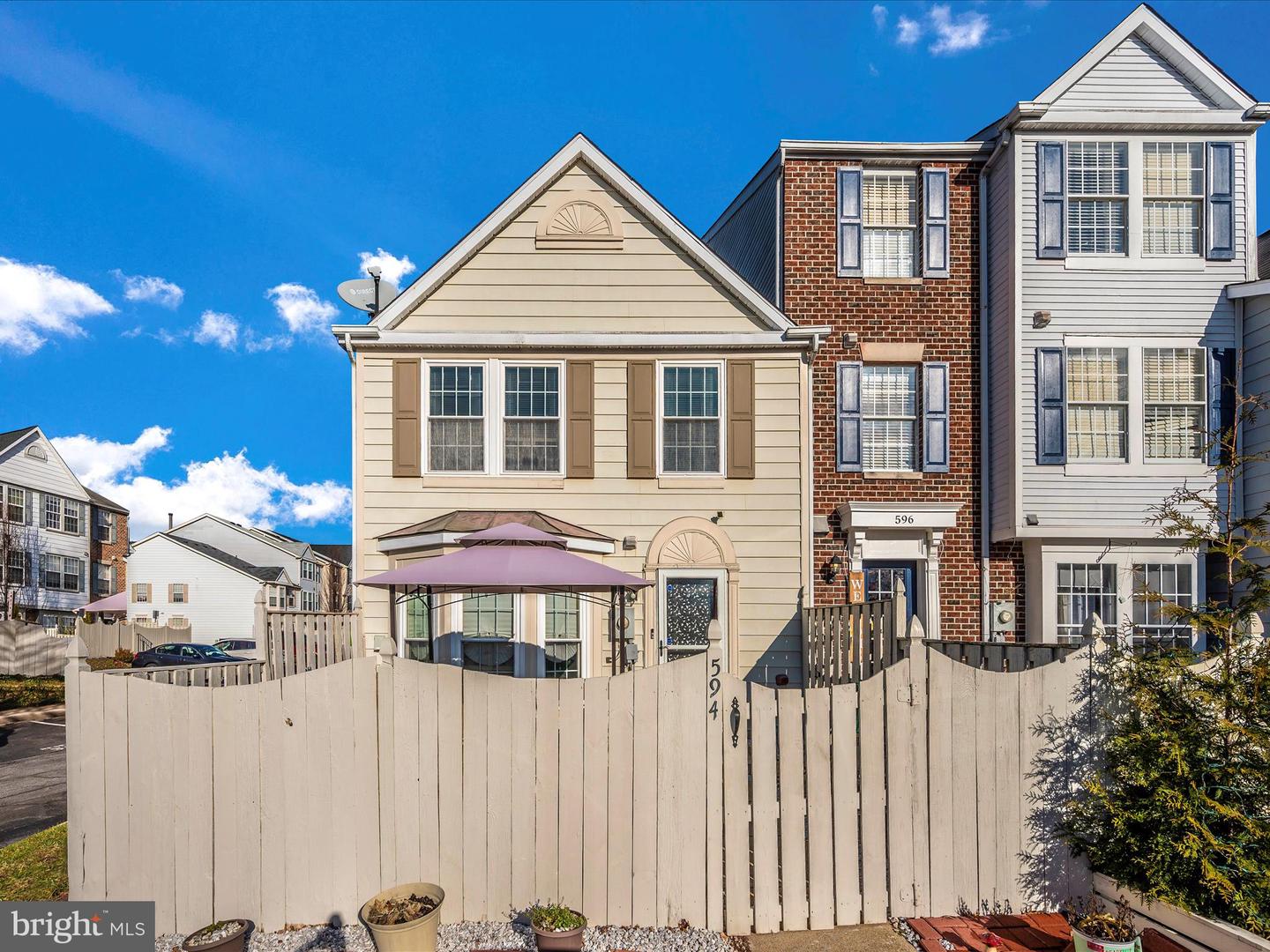 594 Boysenberry LANE