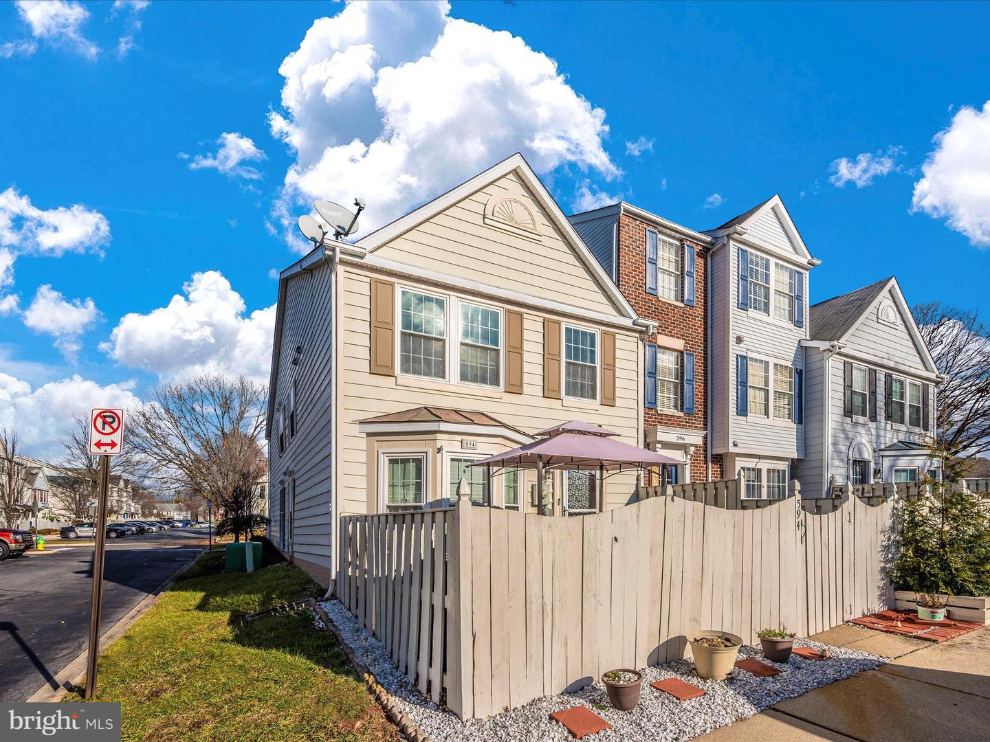 594 Boysenberry LANE