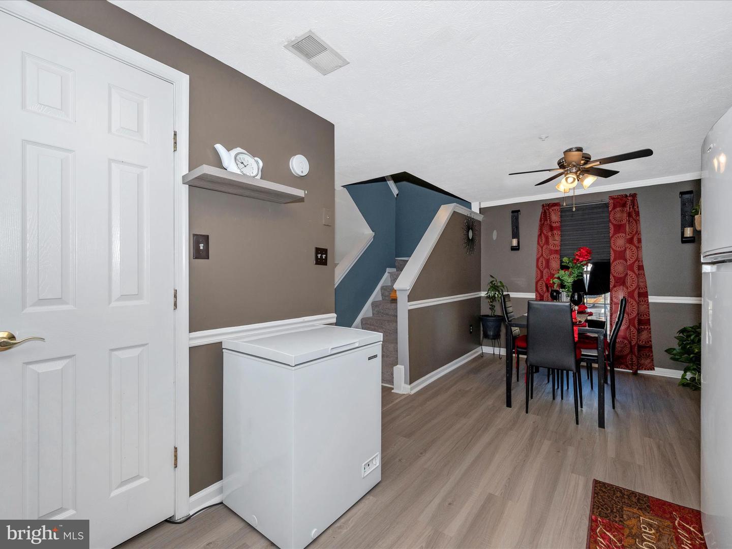 594 Boysenberry LANE