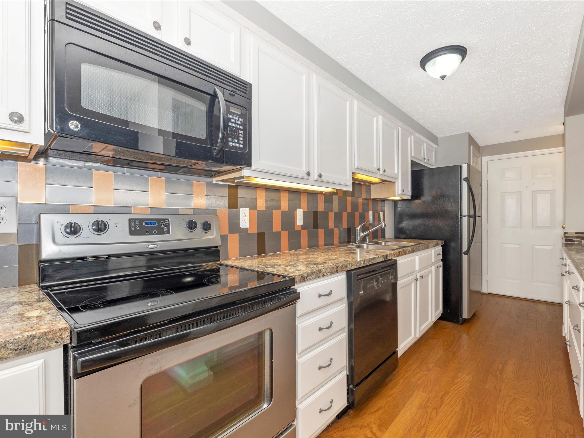 617 Himes Ave #Vi101