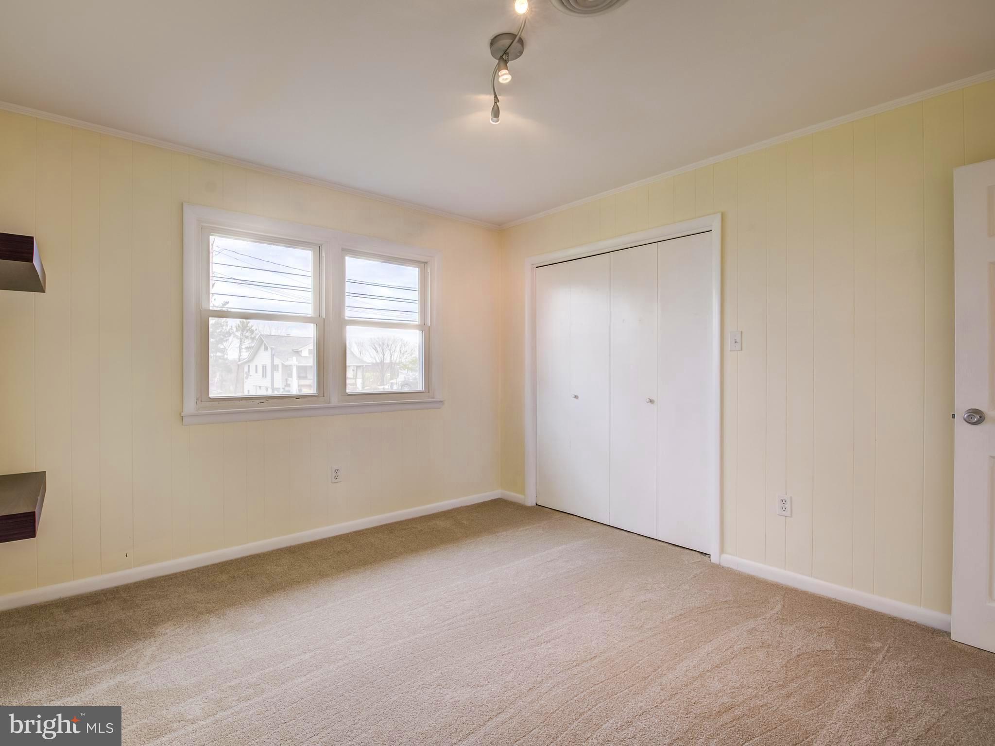 1233 Rosemont Dr