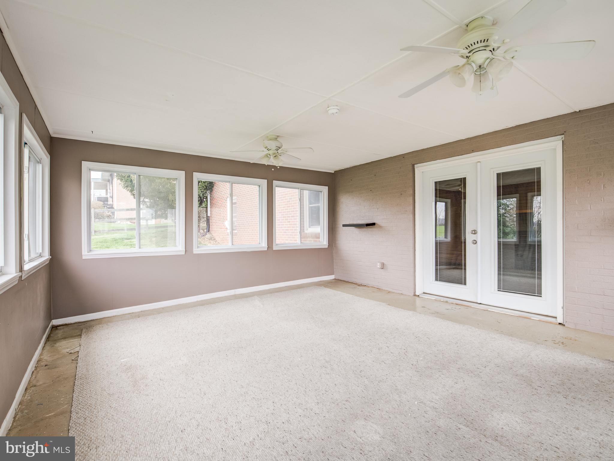 1233 Rosemont Dr