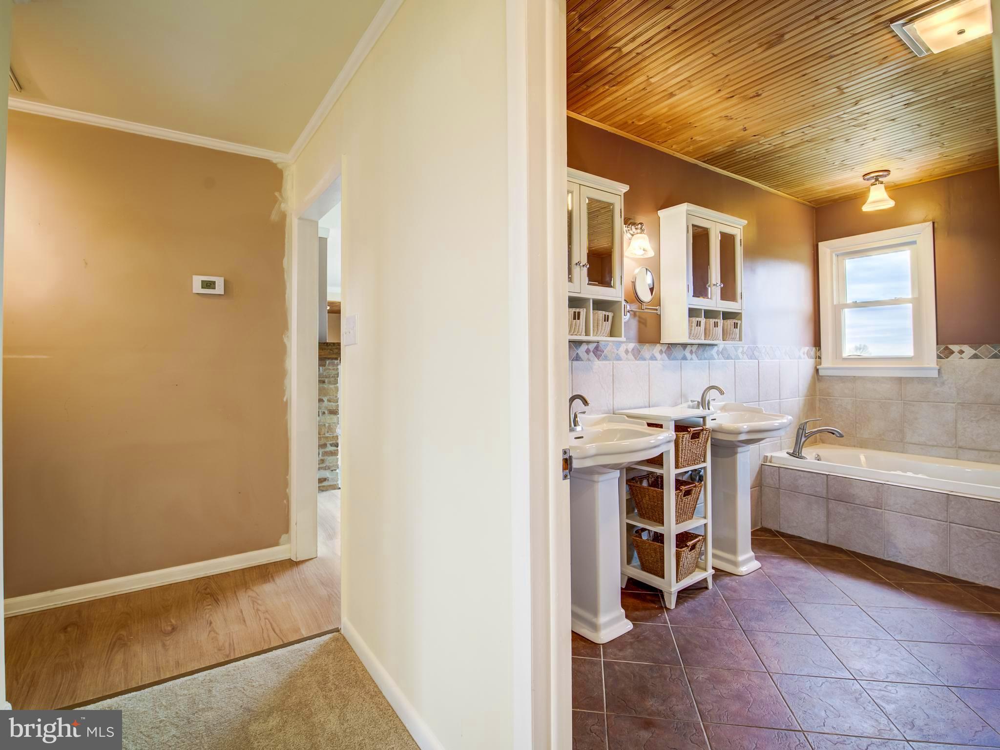 1233 Rosemont Dr