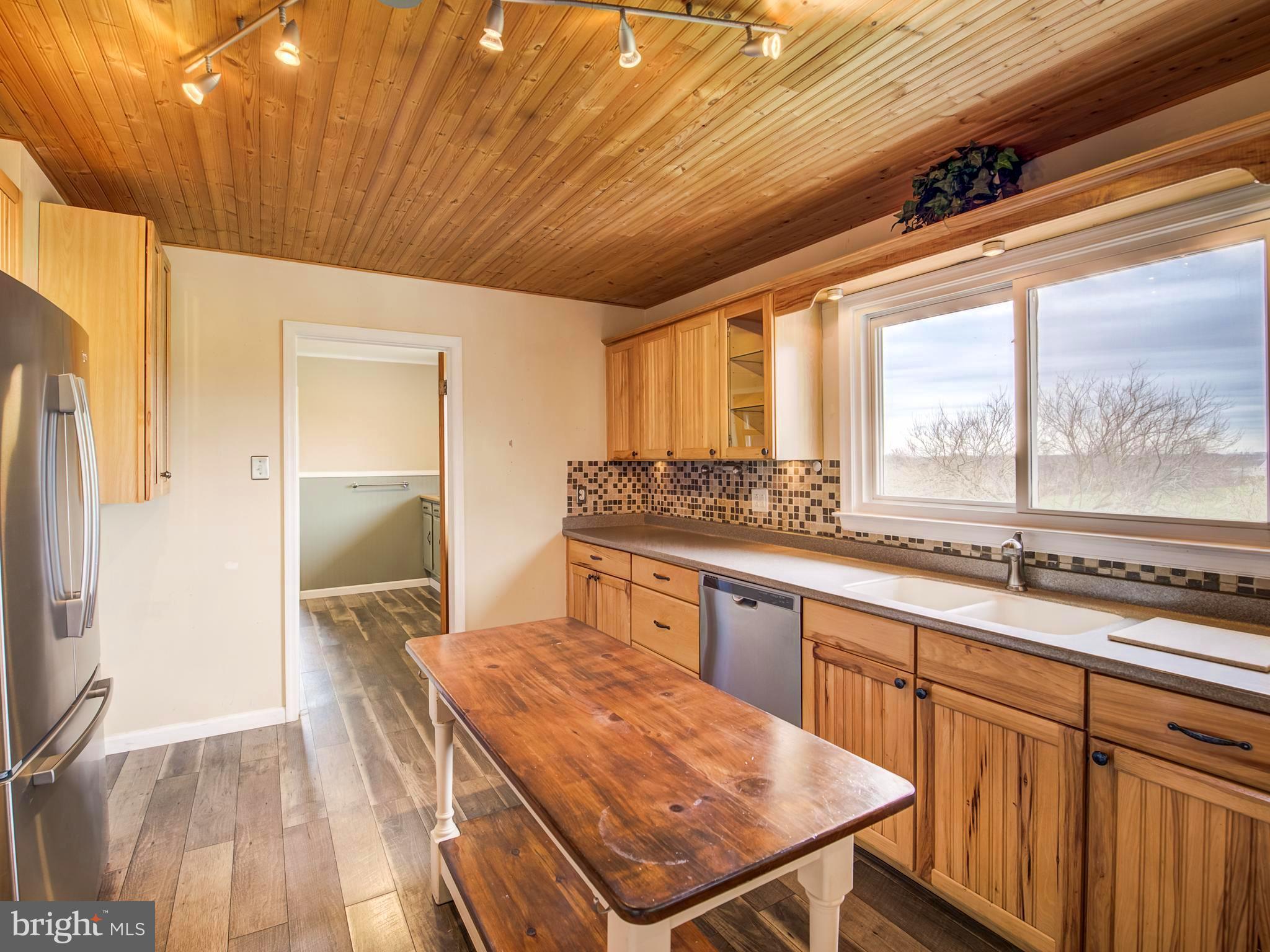 1233 Rosemont Dr