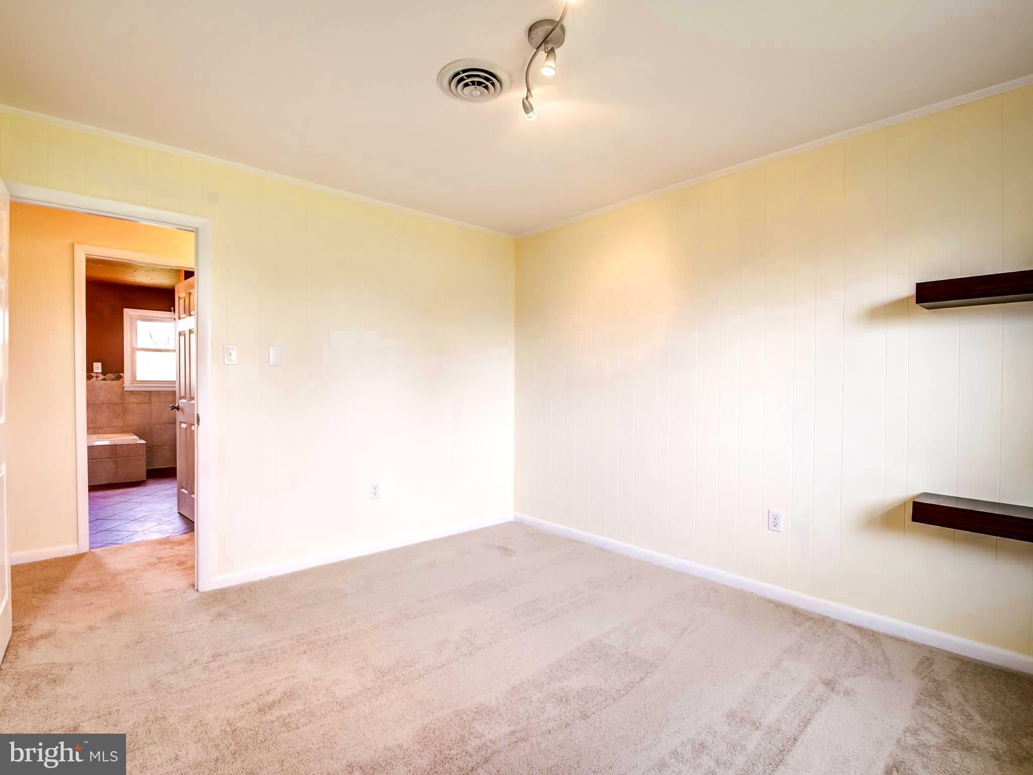 1233 Rosemont Dr