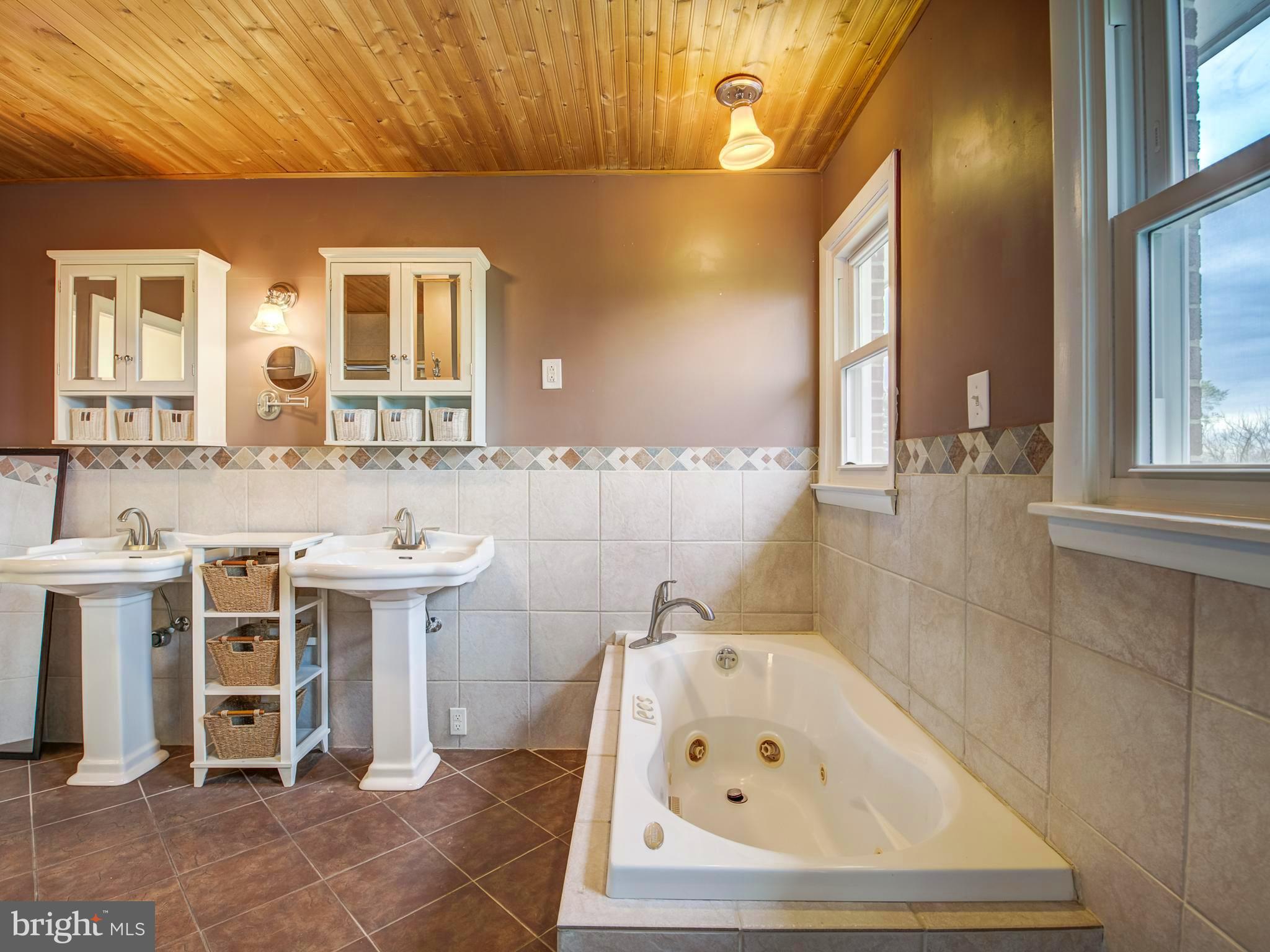 1233 Rosemont Dr