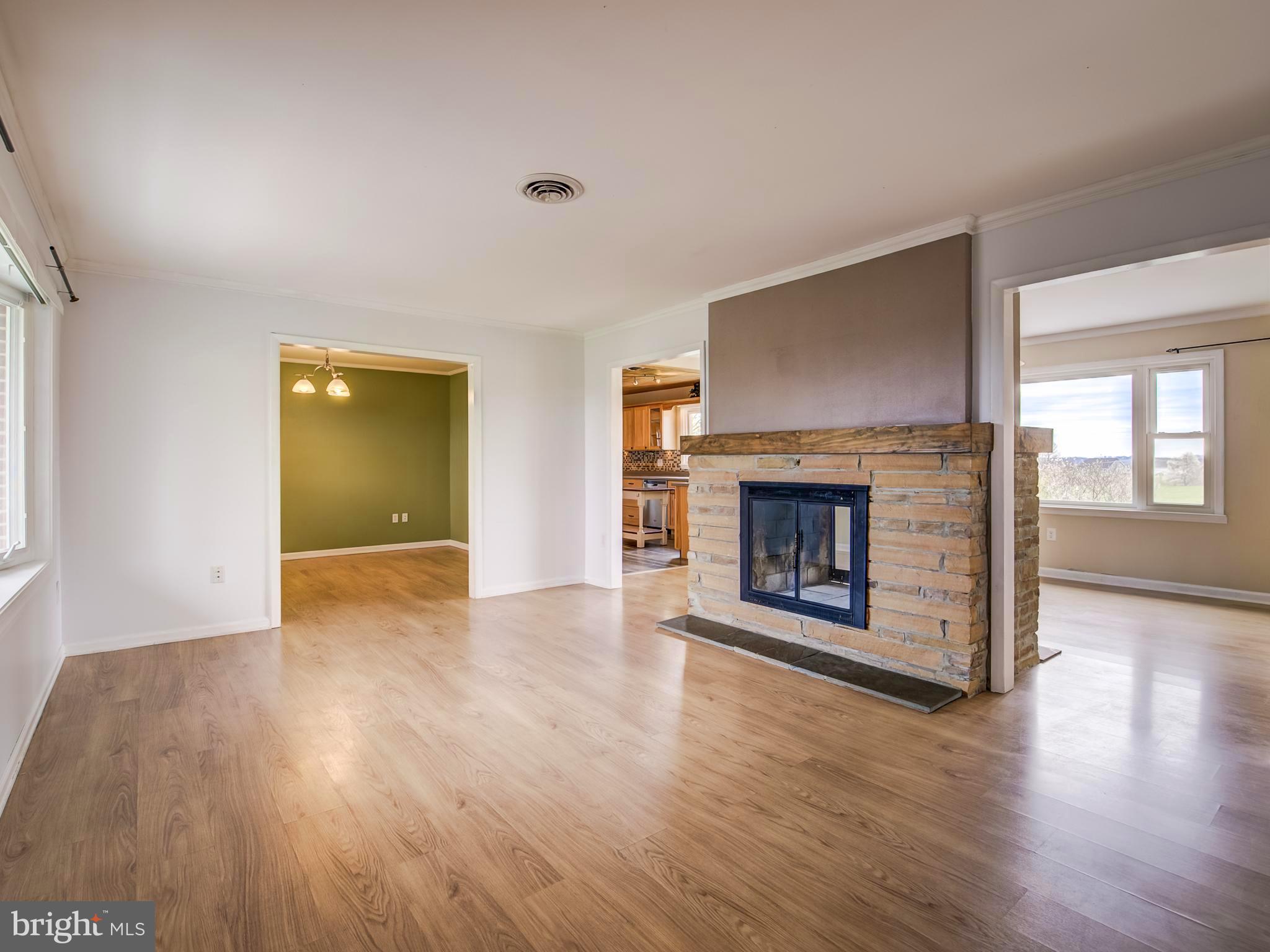 1233 Rosemont Dr