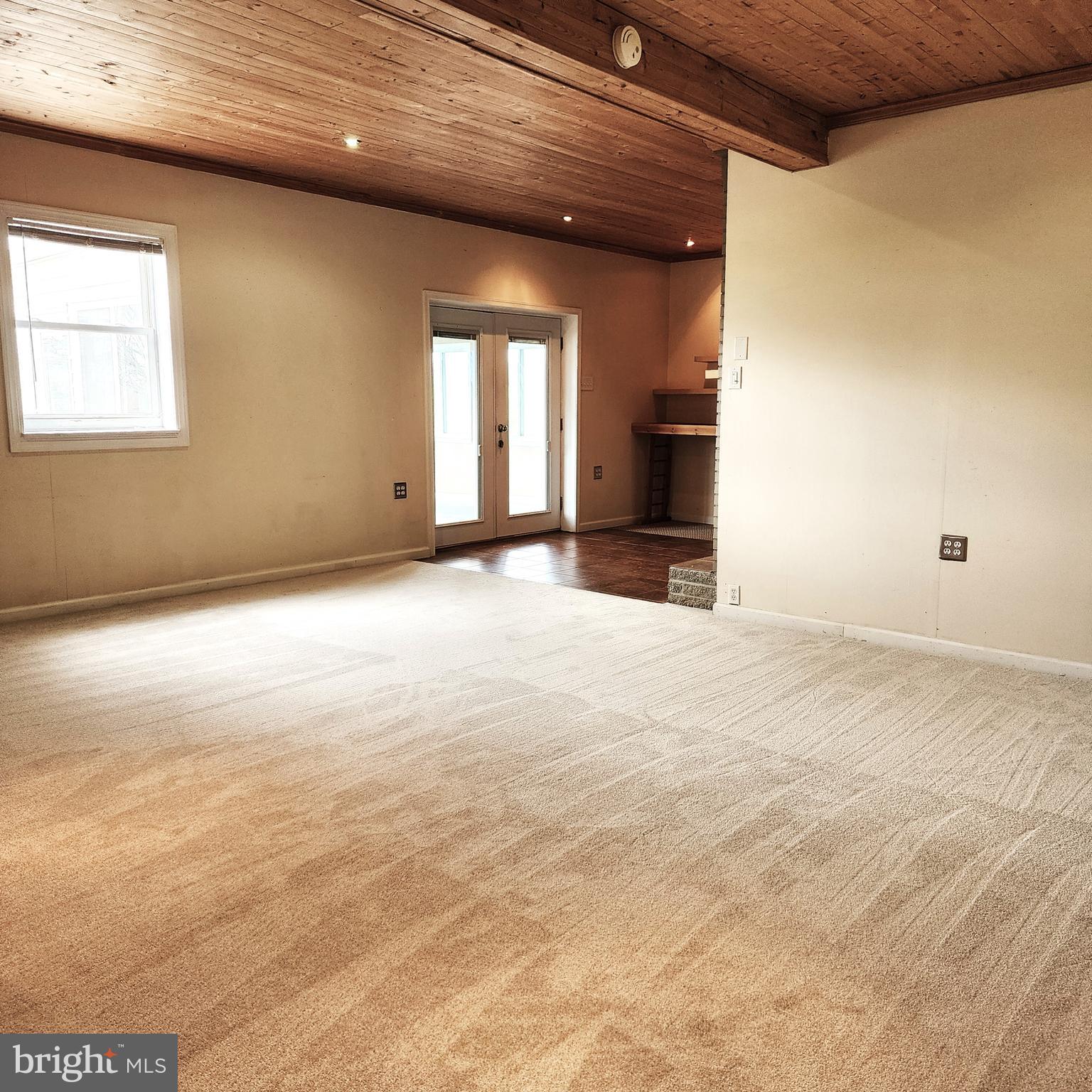 1233 Rosemont Dr