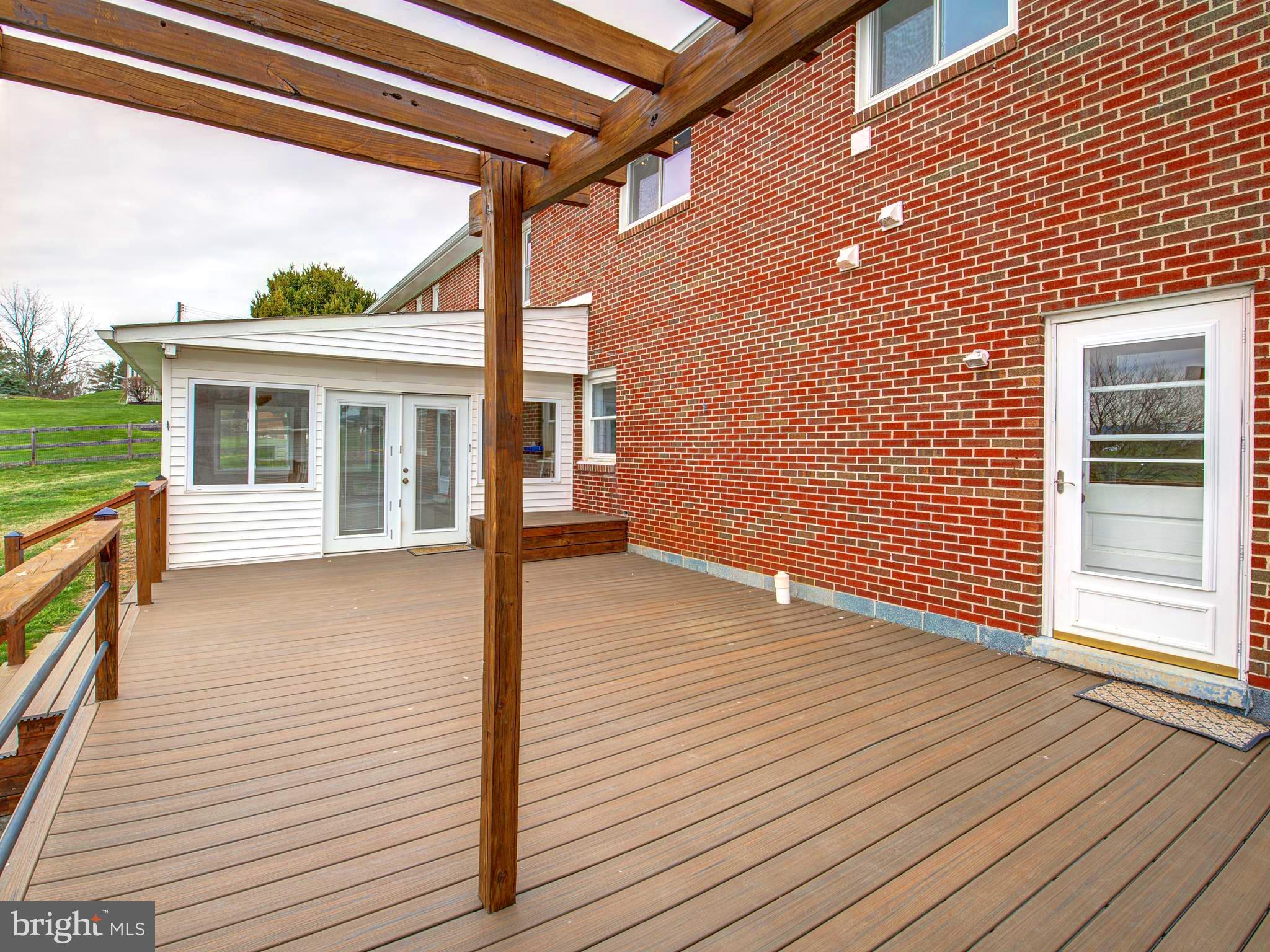 1233 Rosemont Dr