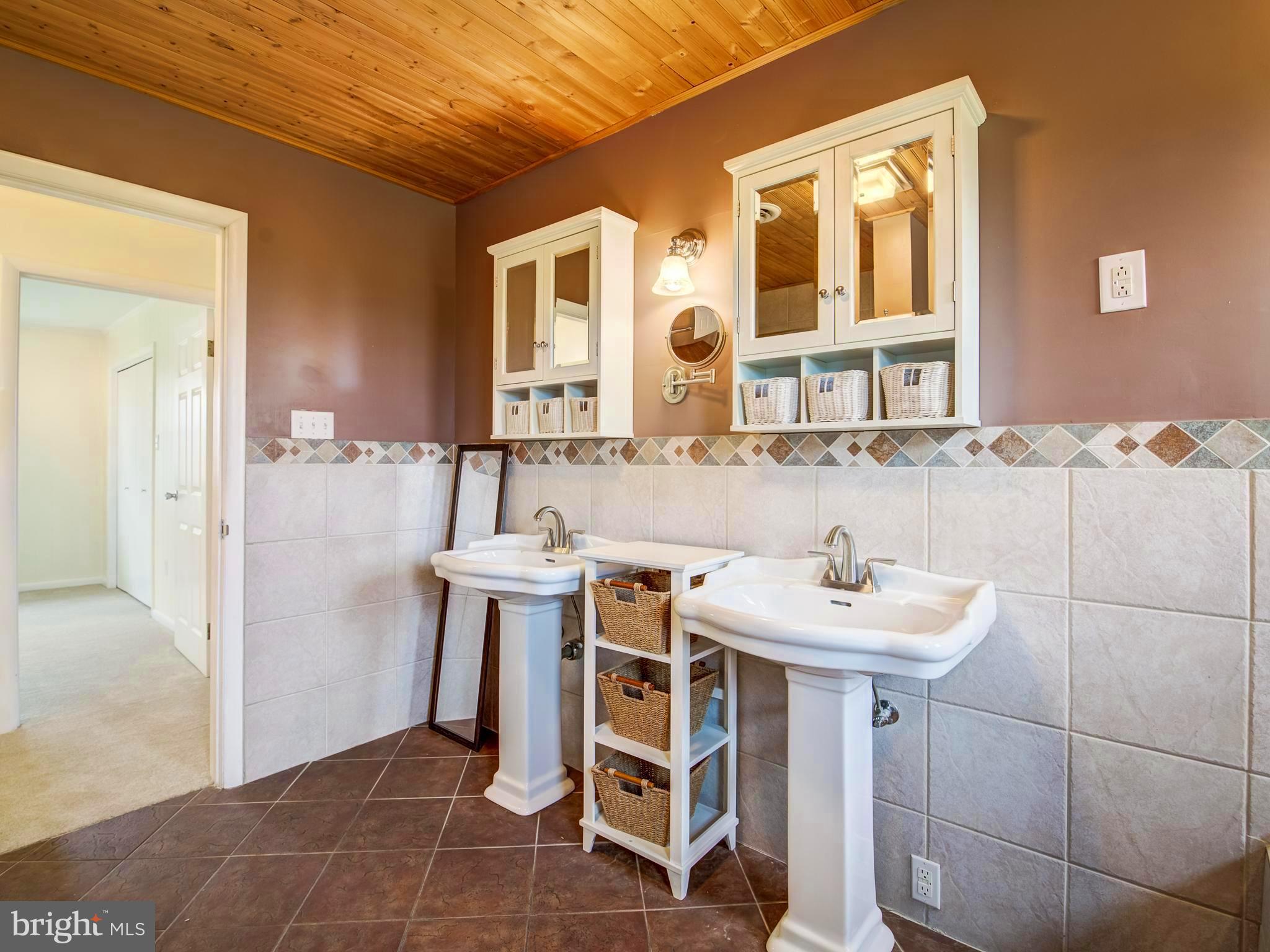 1233 Rosemont Dr