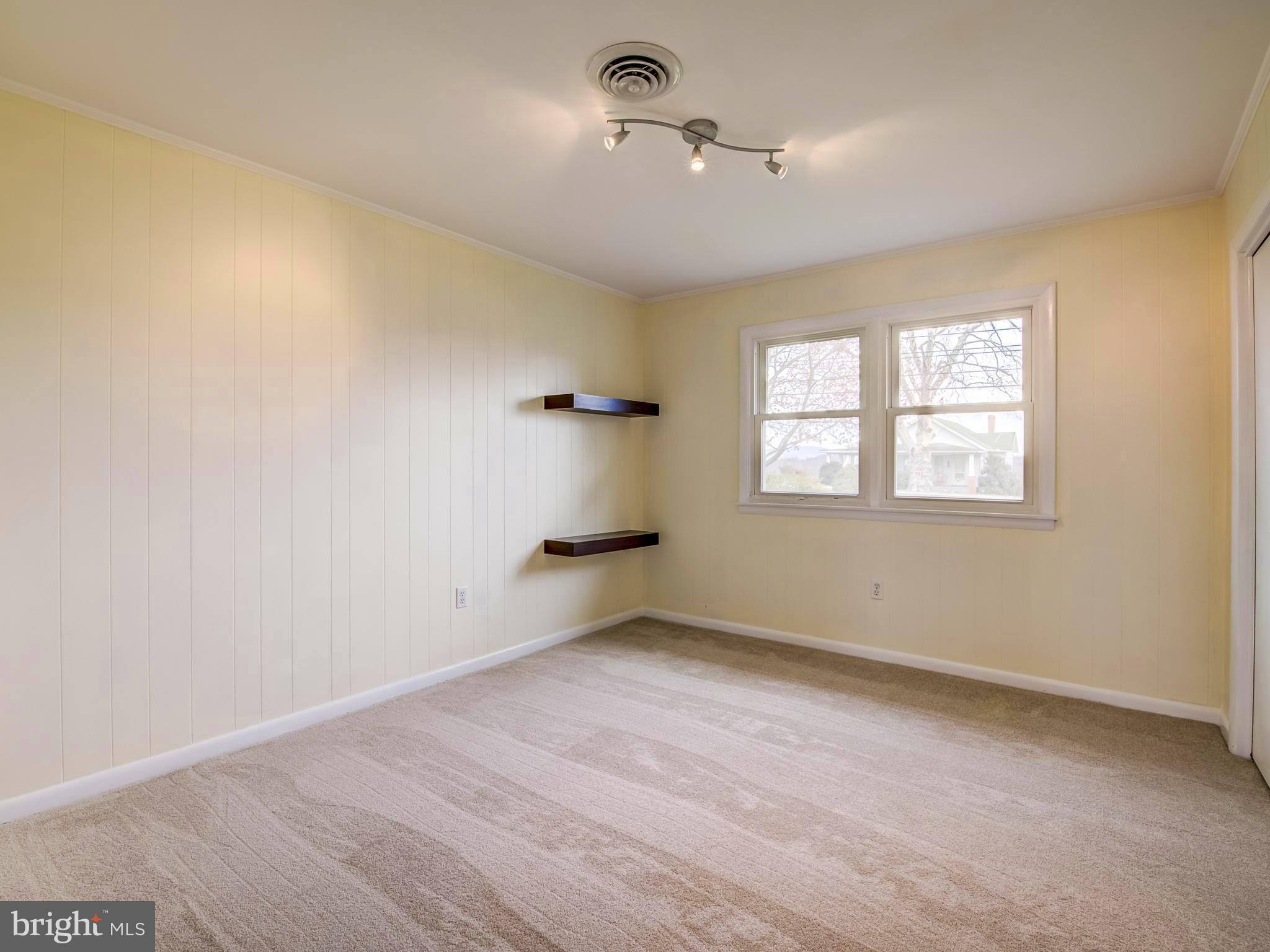 1233 Rosemont Dr