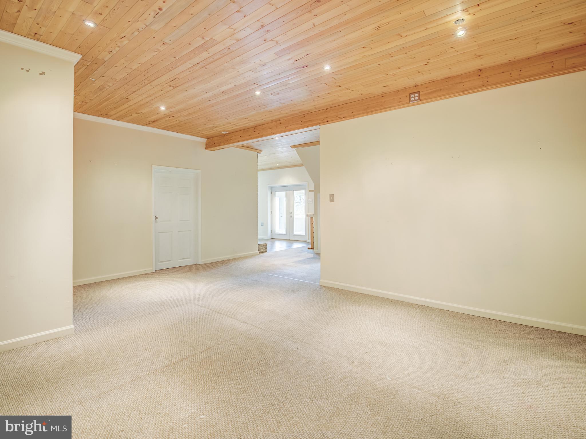 1233 Rosemont Dr