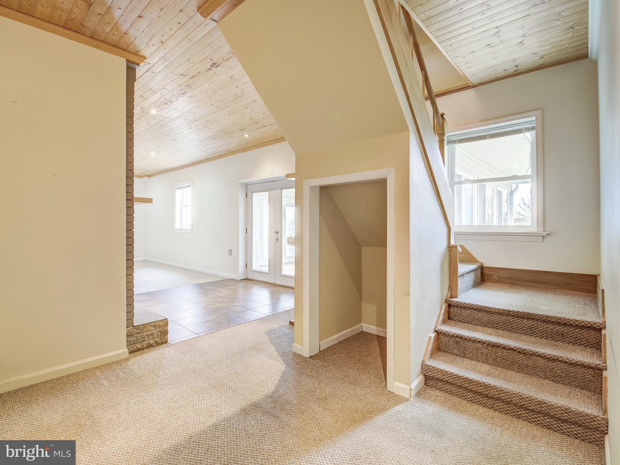 1233 Rosemont Dr
