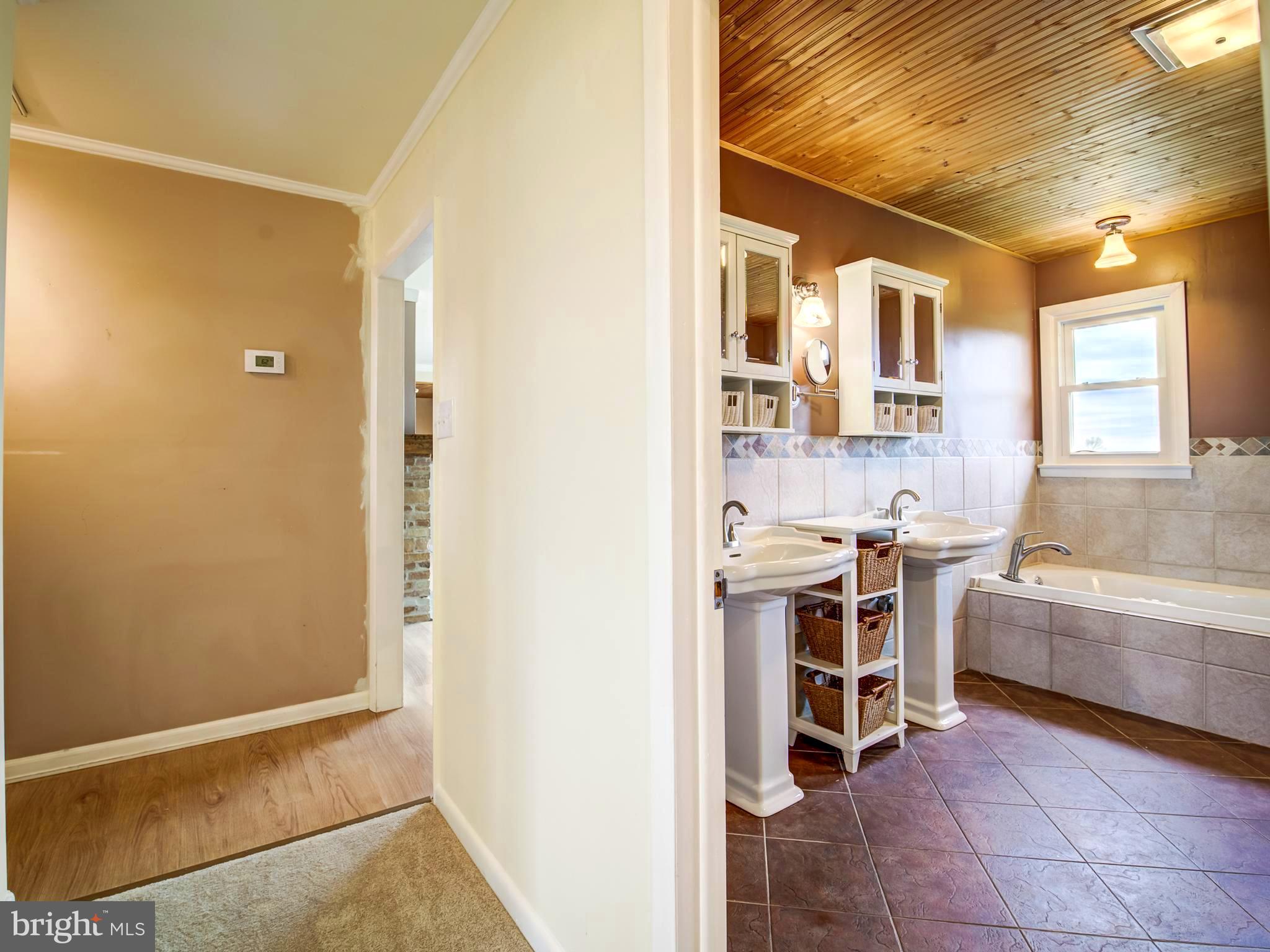 1233 Rosemont Dr
