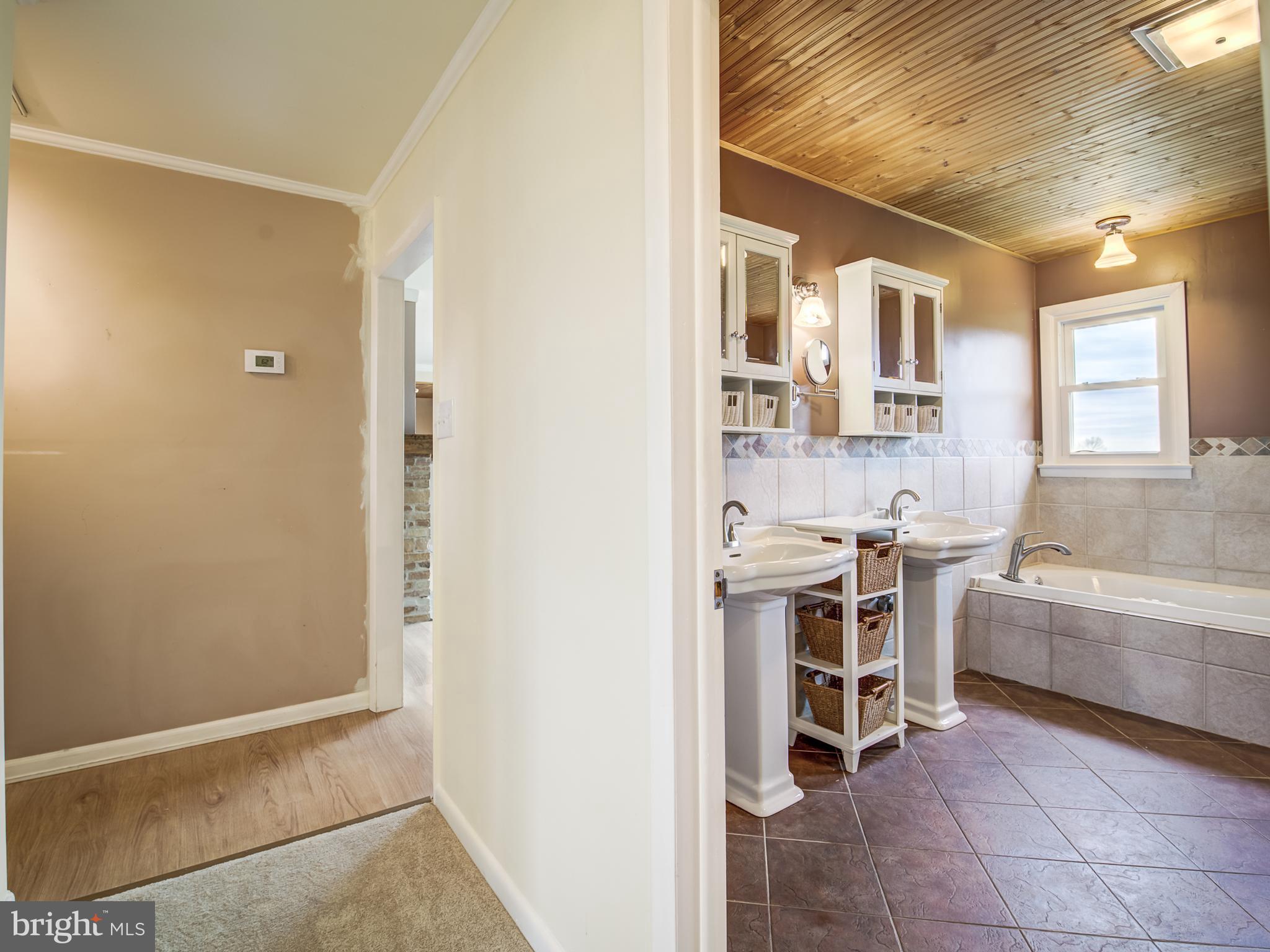 1233 Rosemont Dr